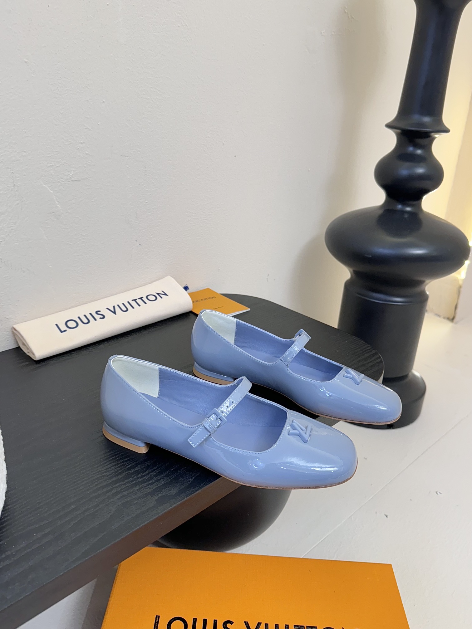 
Louis Vuitton LV Swing 高跟鞋🔥最火最新金属跟玛丽珍后空粗跟凉鞋字母标高跟单鞋
