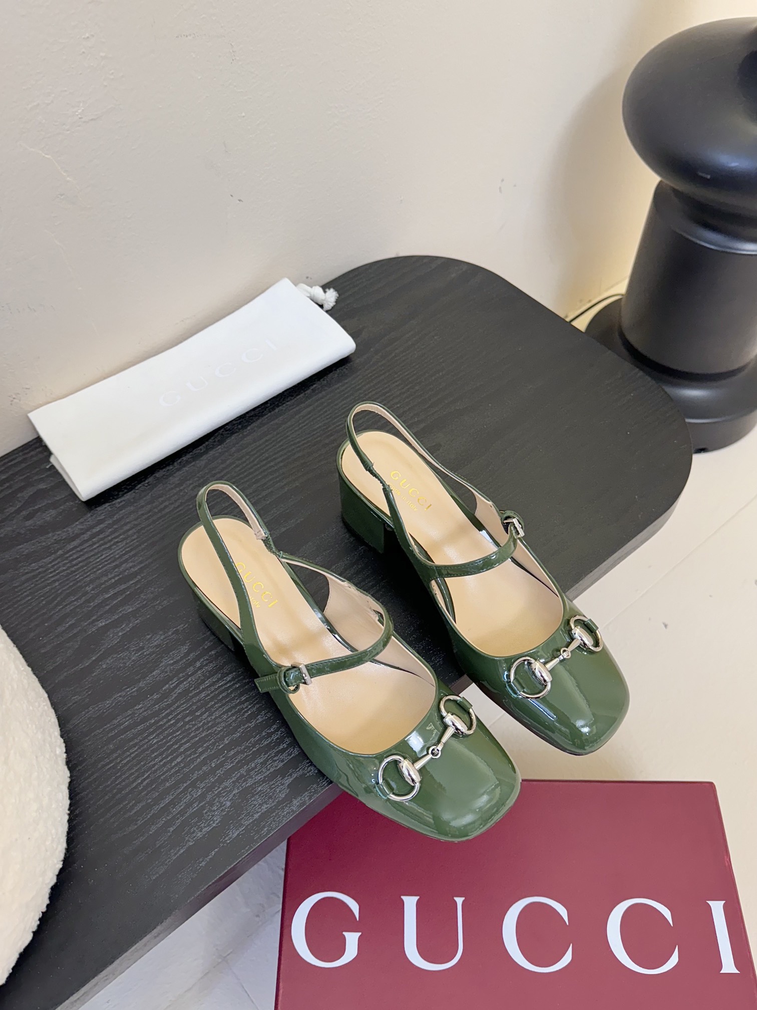 
G家新款
GUcc𝐢马衔扣后系带凉鞋🆕粗跟漆皮玛丽珍单鞋凉鞋
顶级版本、 原版11复制
鞋面：牛漆皮

