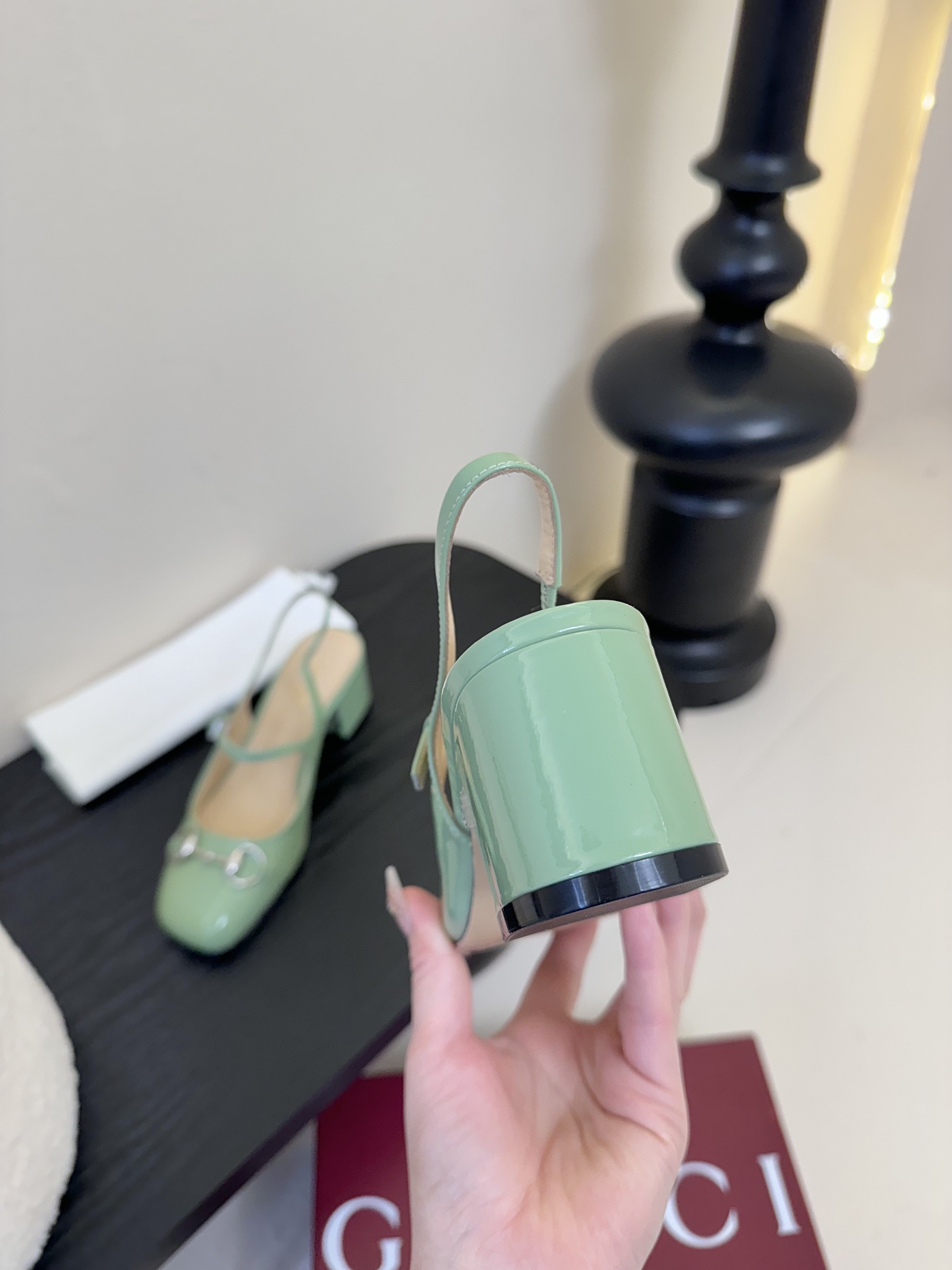 
G家新款
GUcc𝐢马衔扣后系带凉鞋🆕粗跟漆皮玛丽珍单鞋凉鞋
顶级版本、 原版11复制
鞋面：牛漆皮
