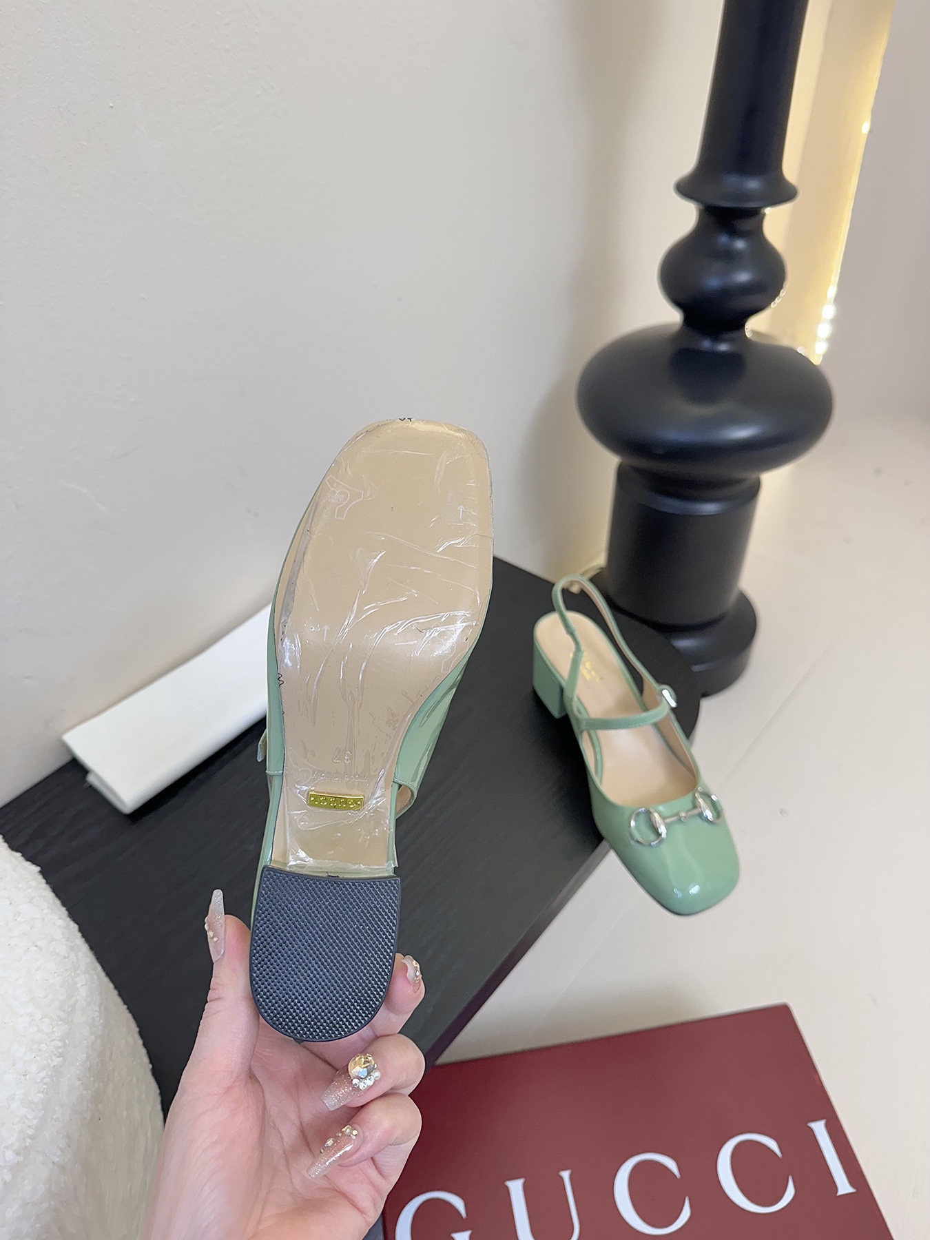 
G家新款
GUcc𝐢马衔扣后系带凉鞋🆕粗跟漆皮玛丽珍单鞋凉鞋
顶级版本、 原版11复制
鞋面：牛漆皮
