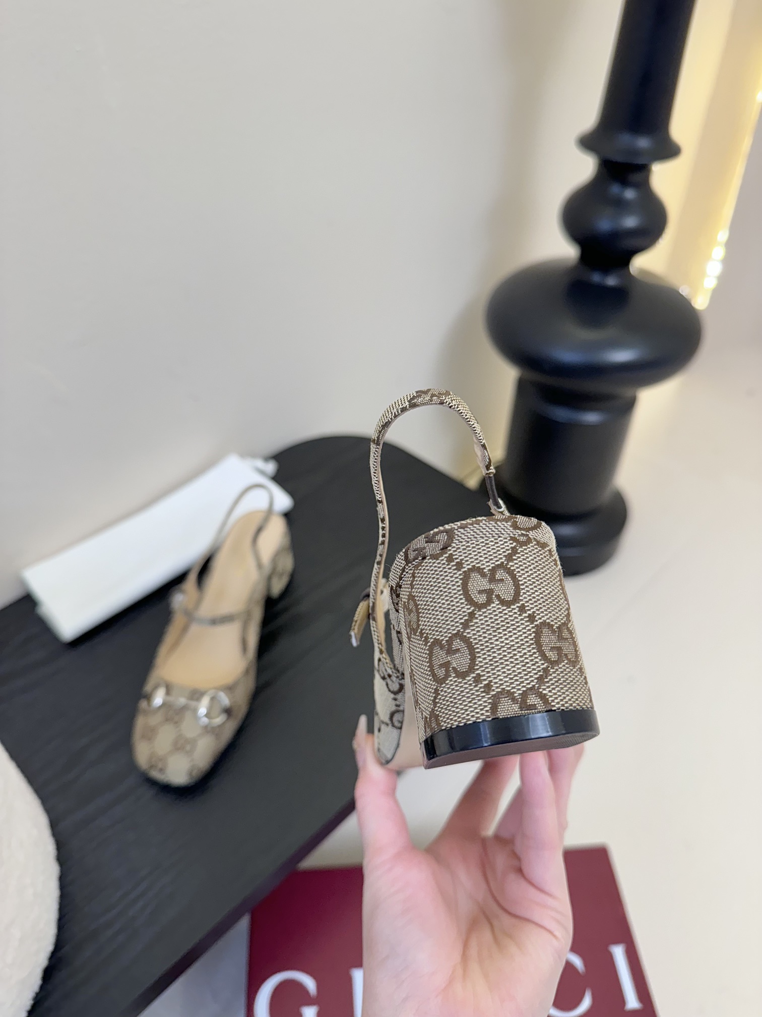 
G家新款
GUcc𝐢马衔扣后系带凉鞋🆕粗跟漆皮玛丽珍单鞋凉鞋
顶级版本、 原版11复制
鞋面：牛漆皮
