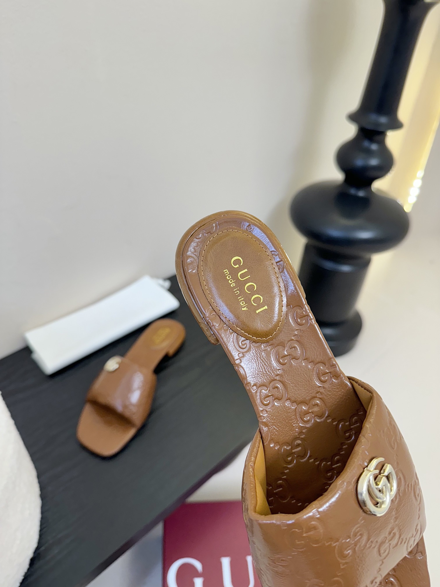 
Gucci 古驰顶级品质
面料：牛皮/字母
内里／垫脚牛皮
大底：原版意大利真皮底
码数：35-42（