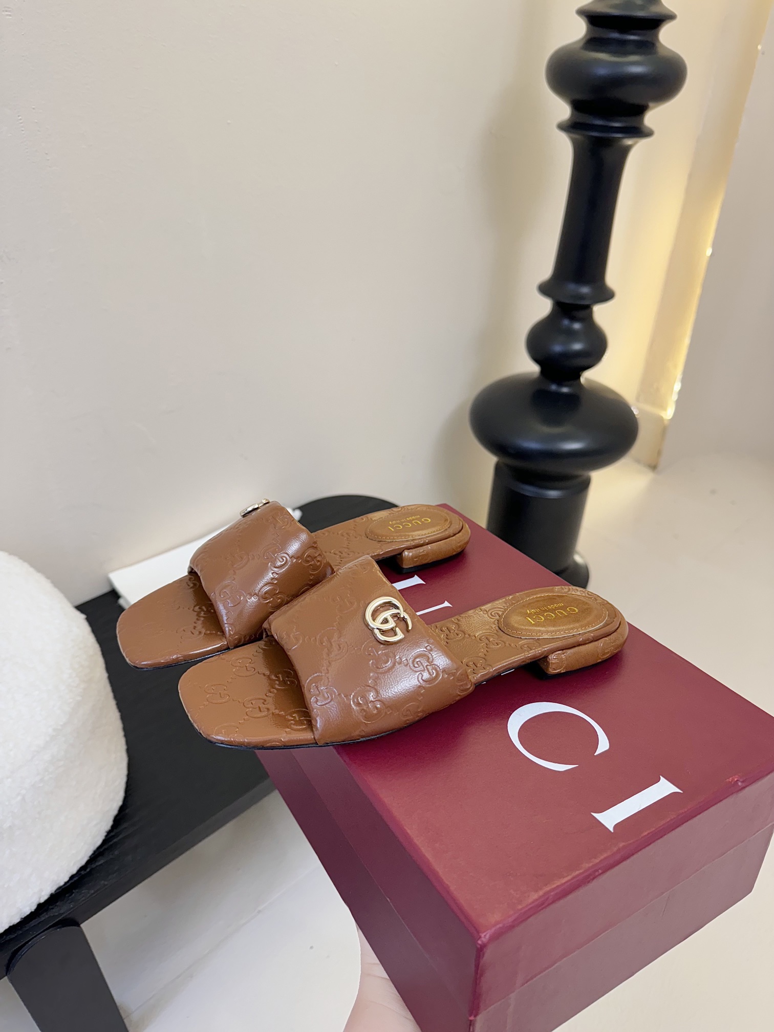 
Gucci 古驰顶级品质
面料：牛皮/字母
内里／垫脚牛皮
大底：原版意大利真皮底
码数：35-42（