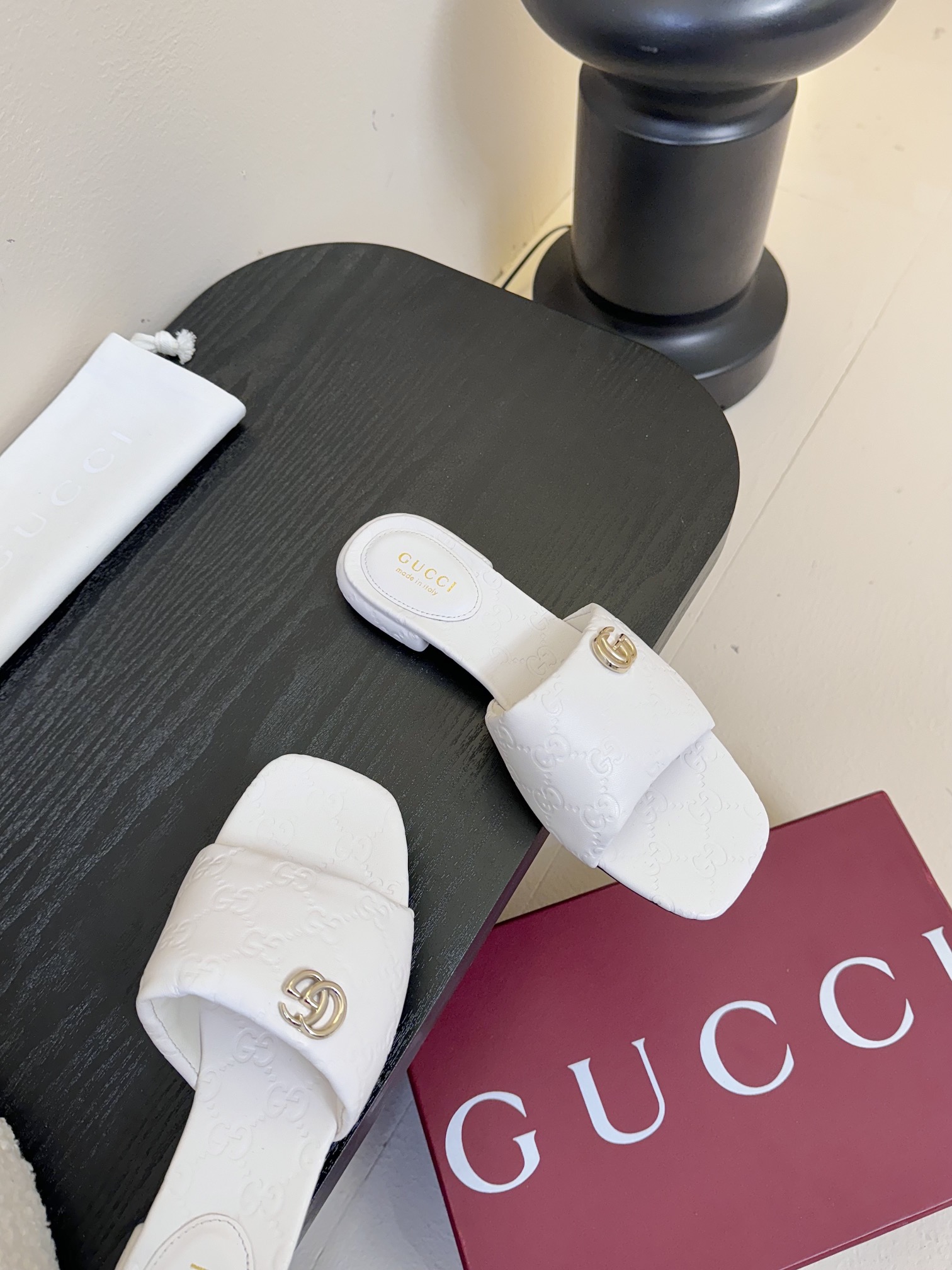 
Gucci 古驰顶级品质
面料：牛皮/字母
内里／垫脚牛皮
大底：原版意大利真皮底
码数：35-42（