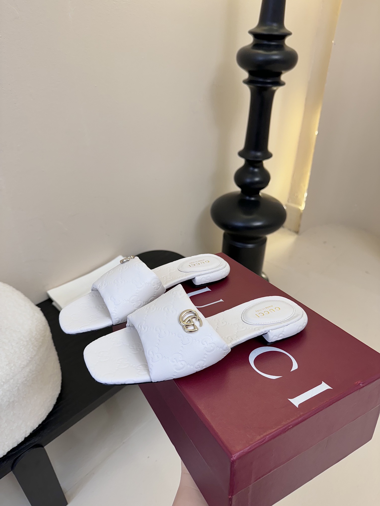 
Gucci 古驰顶级品质
面料：牛皮/字母
内里／垫脚牛皮
大底：原版意大利真皮底
码数：35-42（