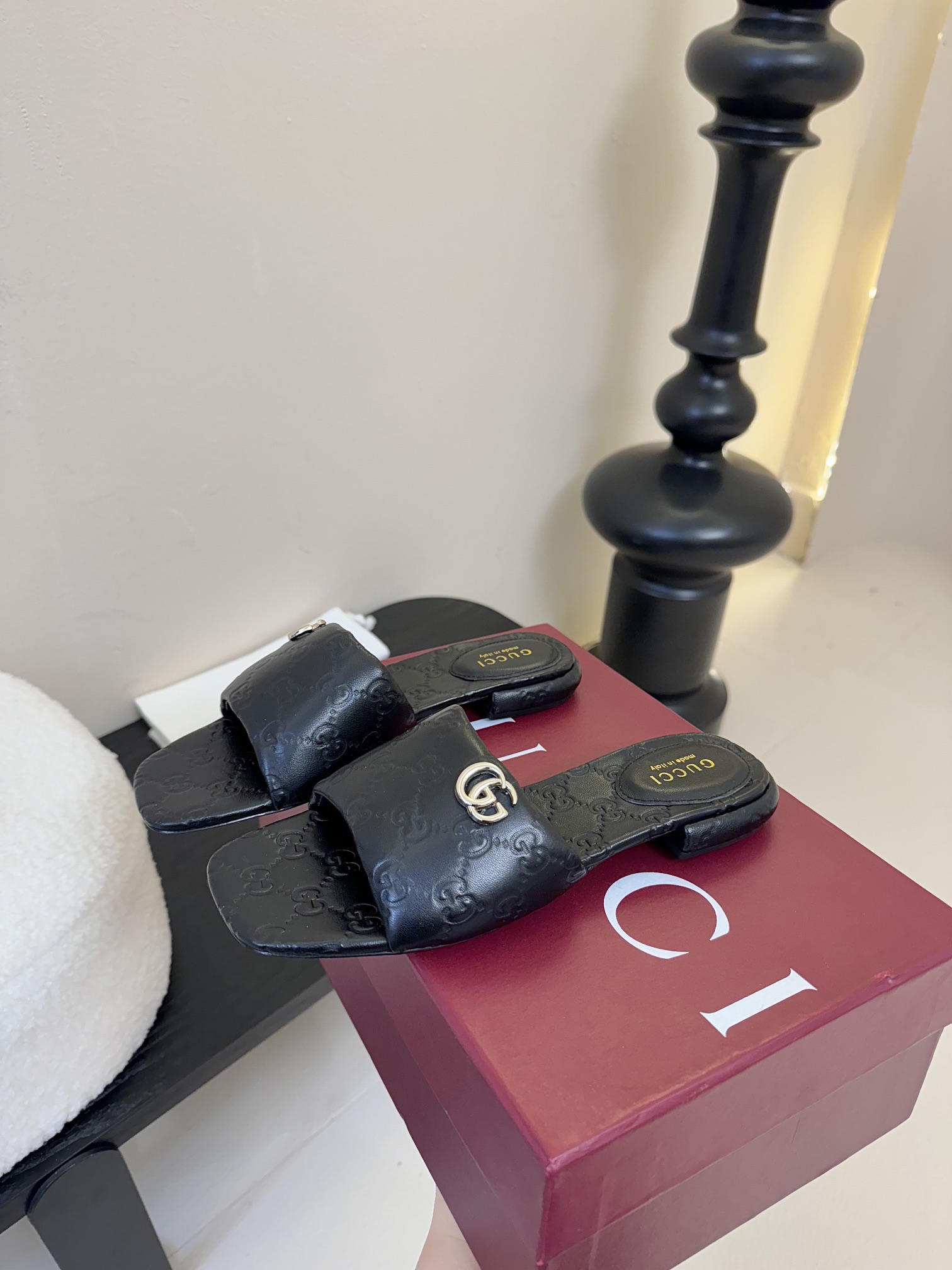 
Gucci 古驰顶级品质
面料：牛皮/字母
内里／垫脚牛皮
大底：原版意大利真皮底
码数：35-42（