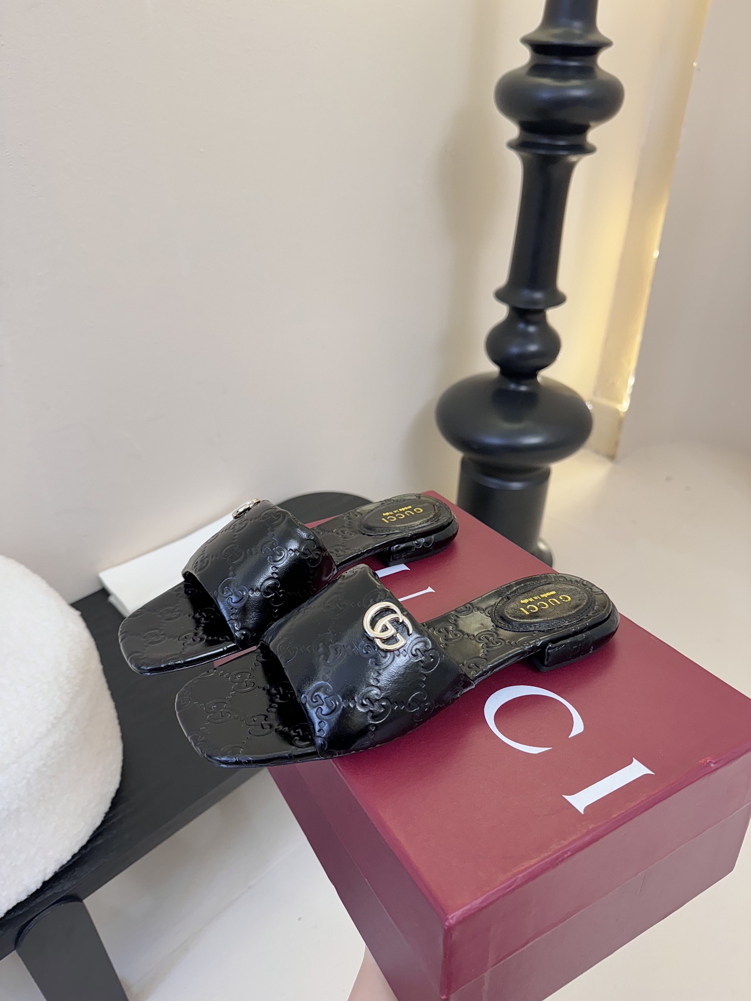 
Gucci 古驰顶级品质
面料：牛皮/字母
内里／垫脚牛皮
大底：原版意大利真皮底
码数：35-42（