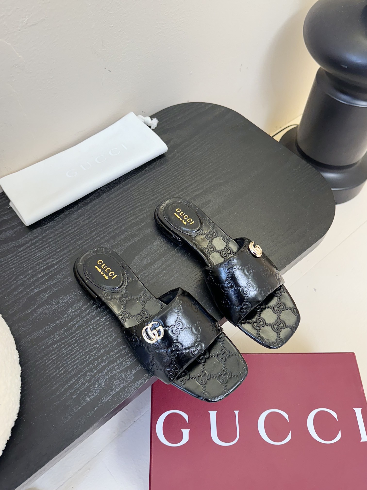 
Gucci 古驰顶级品质
面料：牛皮/字母
内里／垫脚牛皮
大底：原版意大利真皮底
码数：35-42（