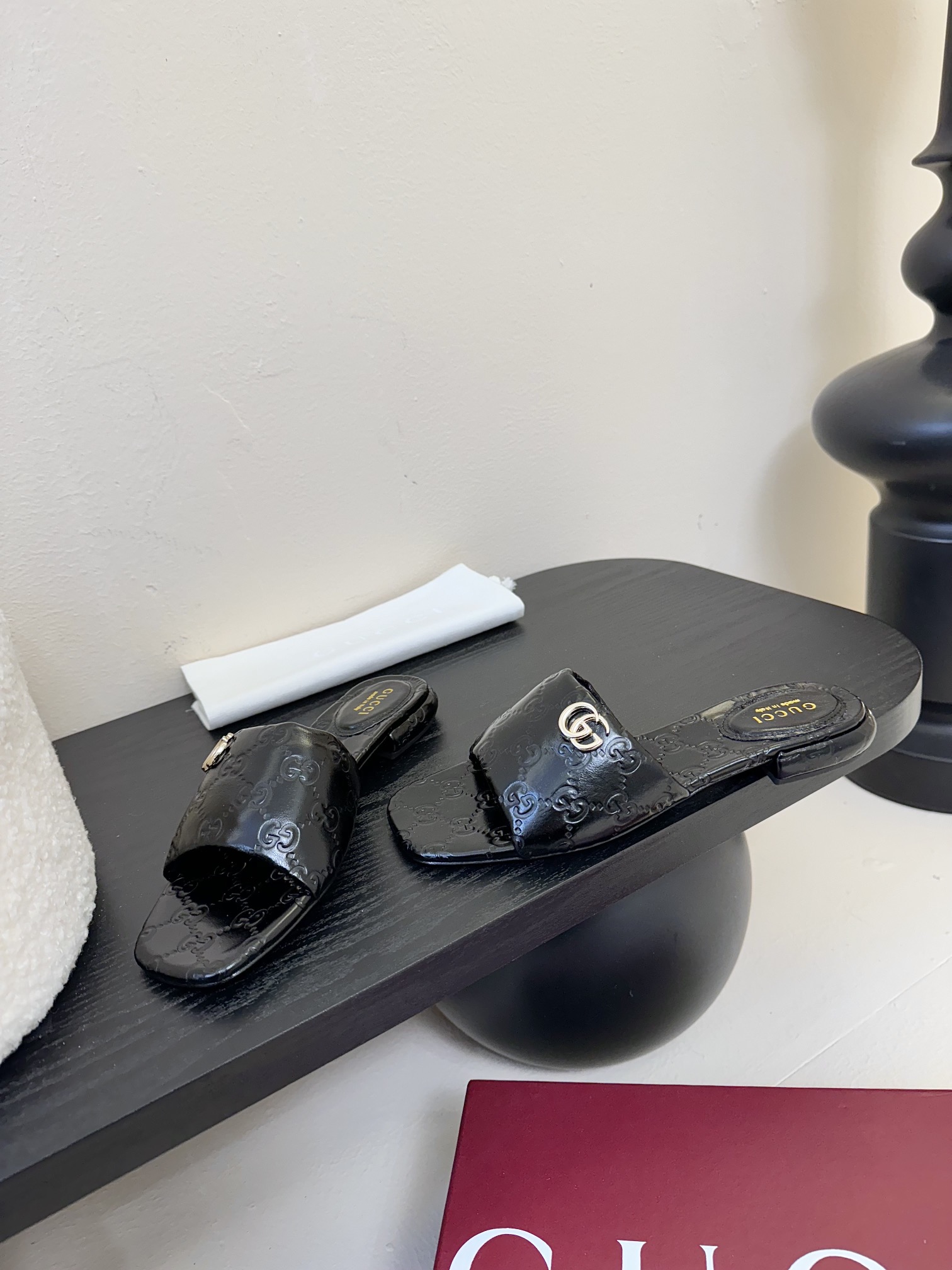 
Gucci 古驰顶级品质
面料：牛皮/字母
内里／垫脚牛皮
大底：原版意大利真皮底
码数：35-42（