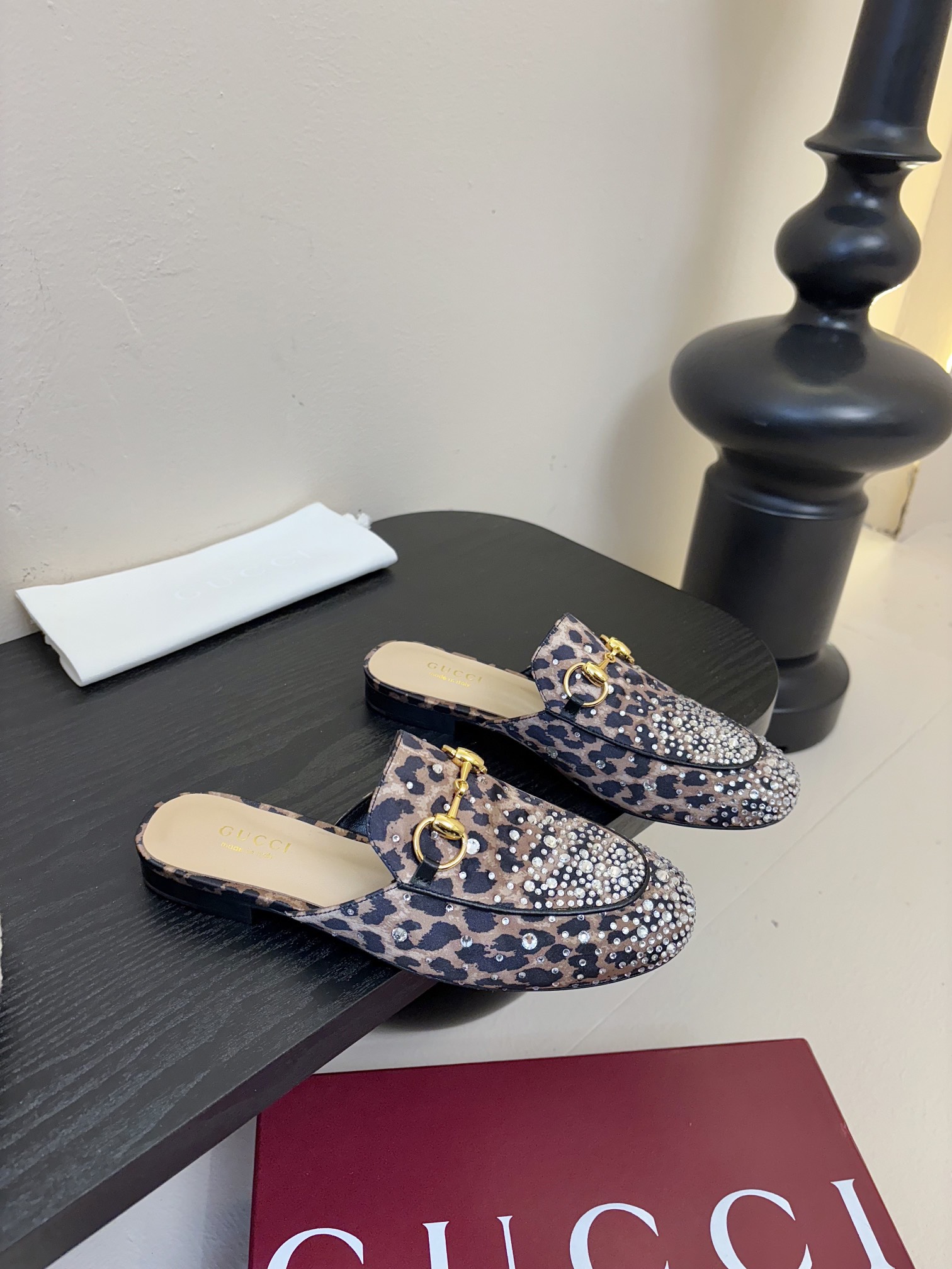 
Gucci 古驰顶级品质
面料：豹纹丝绸
内里／垫脚羊皮里
大底：原版意大利真皮底
码数：35-42（