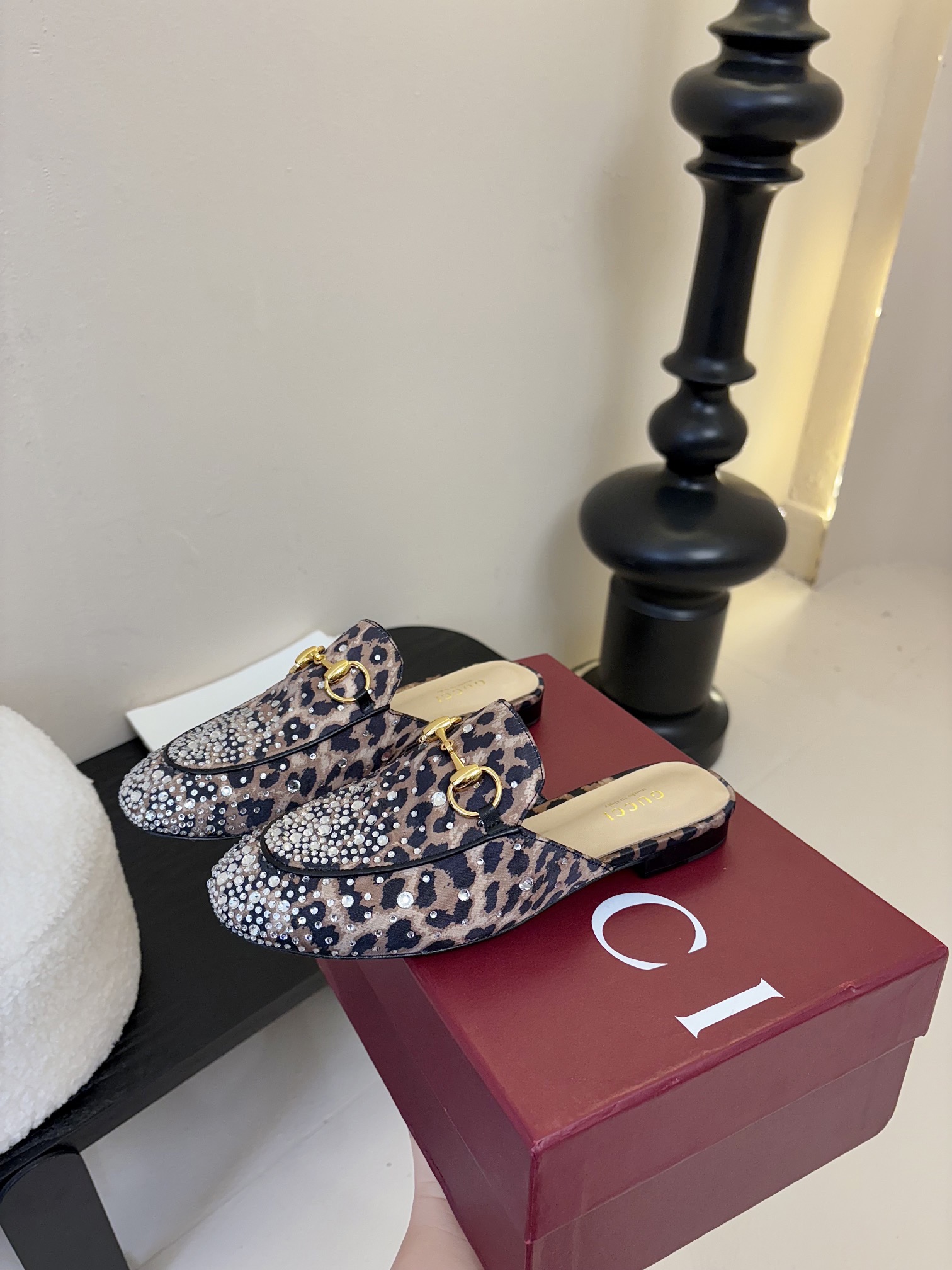 
Gucci 古驰顶级品质
面料：豹纹丝绸
内里／垫脚羊皮里
大底：原版意大利真皮底
码数：35-42（