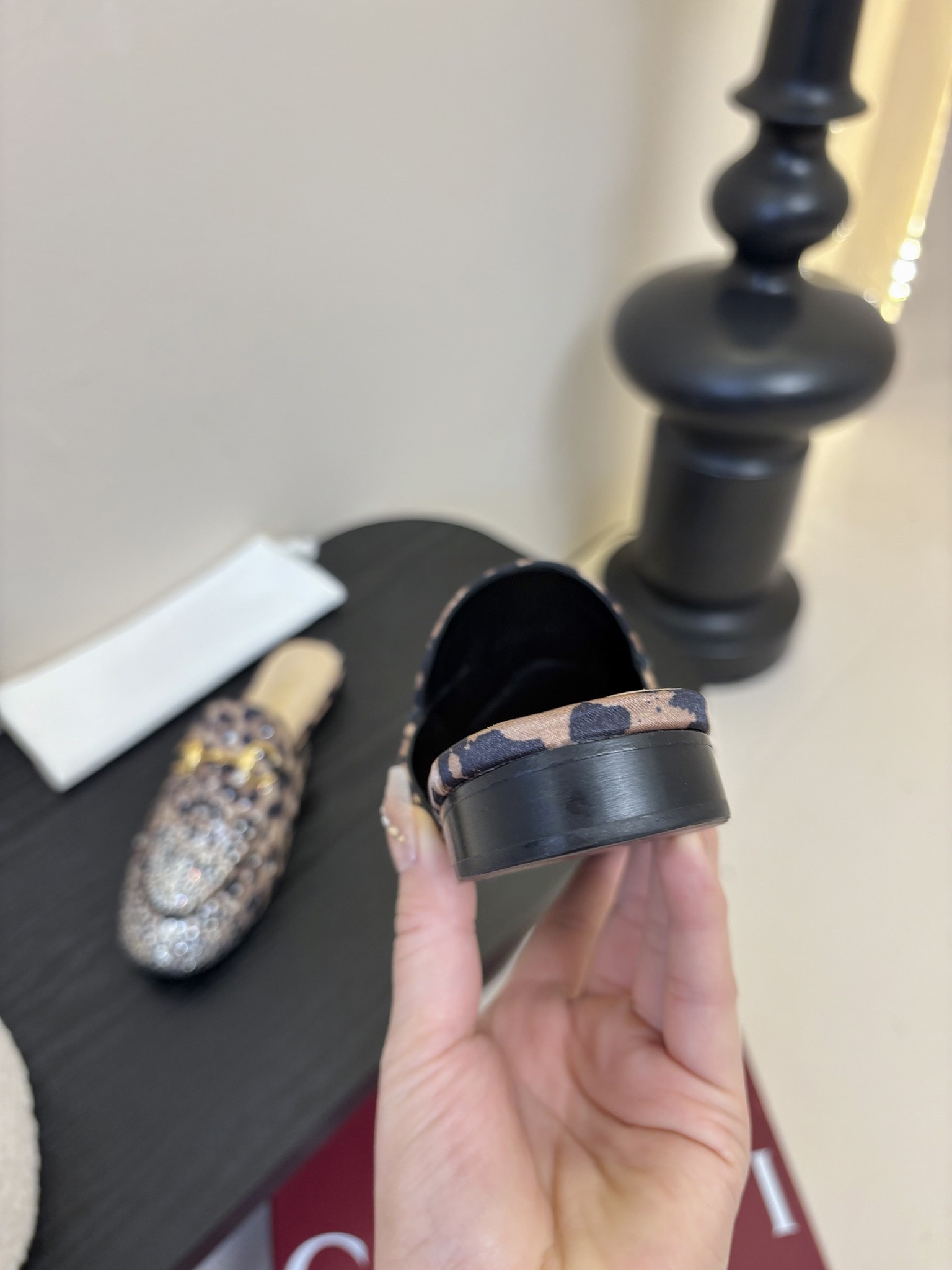 
Gucci 古驰顶级品质
面料：豹纹丝绸
内里／垫脚羊皮里
大底：原版意大利真皮底
码数：35-42（