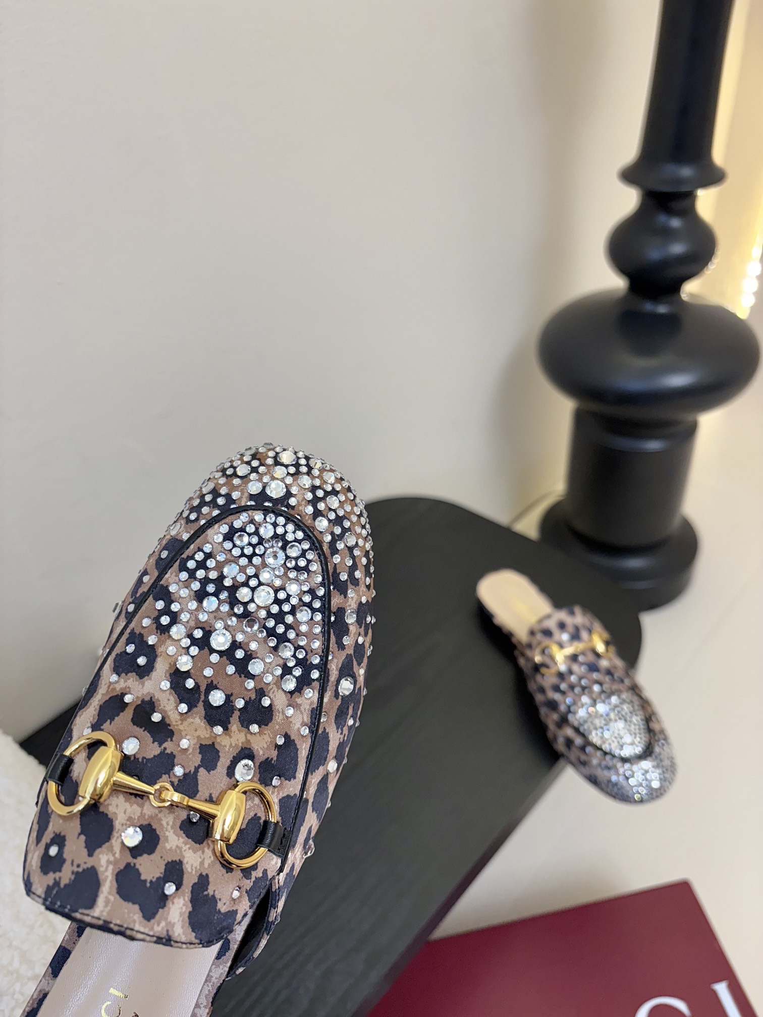 
Gucci 古驰顶级品质
面料：豹纹丝绸
内里／垫脚羊皮里
大底：原版意大利真皮底
码数：35-42（