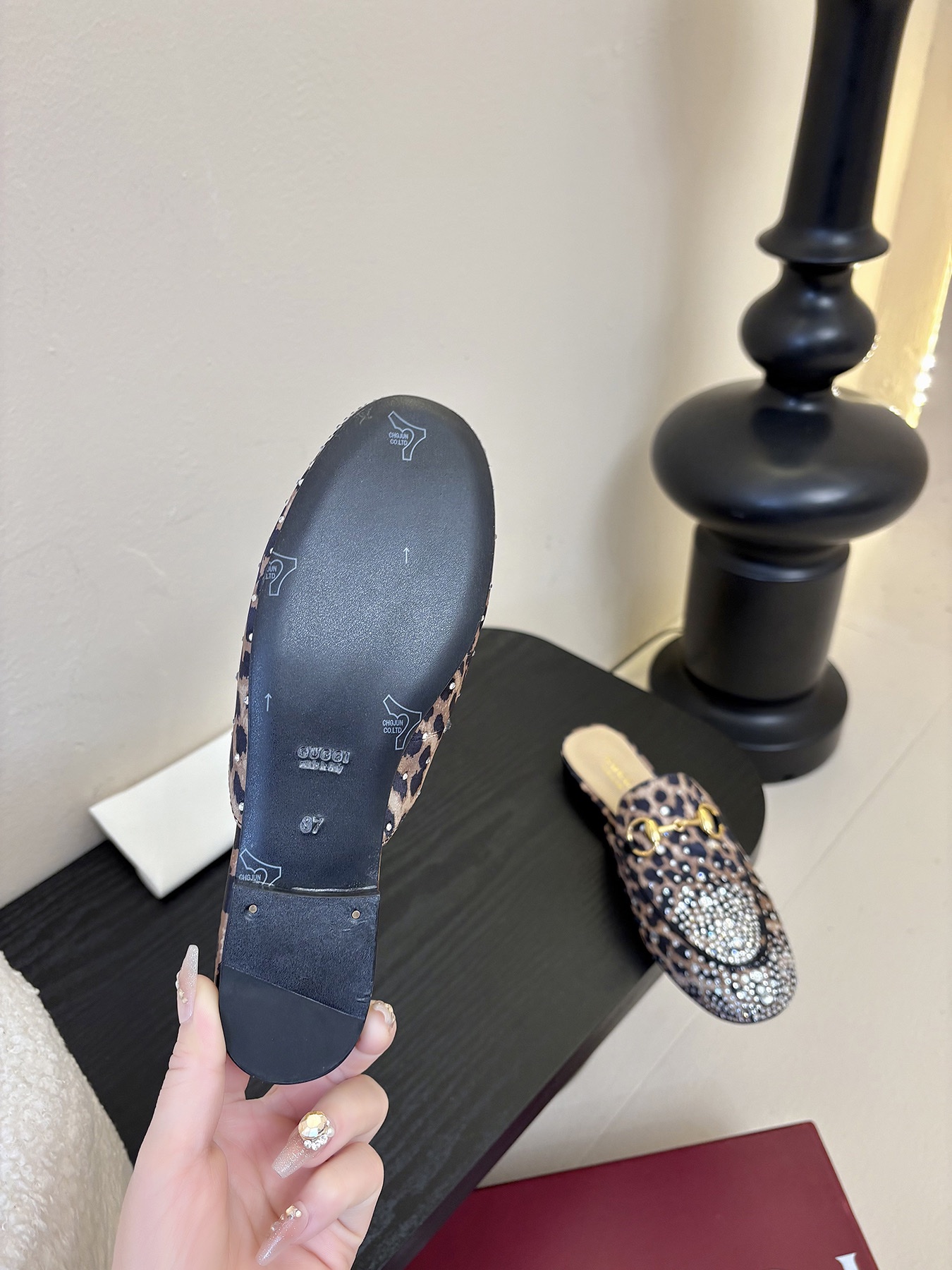 
Gucci 古驰顶级品质
面料：豹纹丝绸
内里／垫脚羊皮里
大底：原版意大利真皮底
码数：35-42（