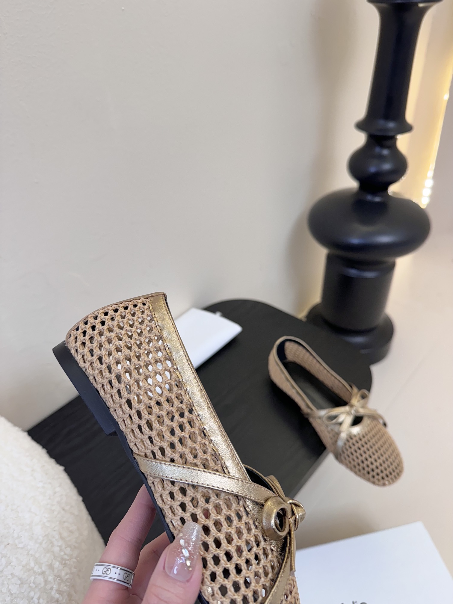 
unfolio 25ss春夏新品
镂空蝴蝶结玛丽珍鞋
度假风 老钱风满满～
质感 款式 舒适度都没得说