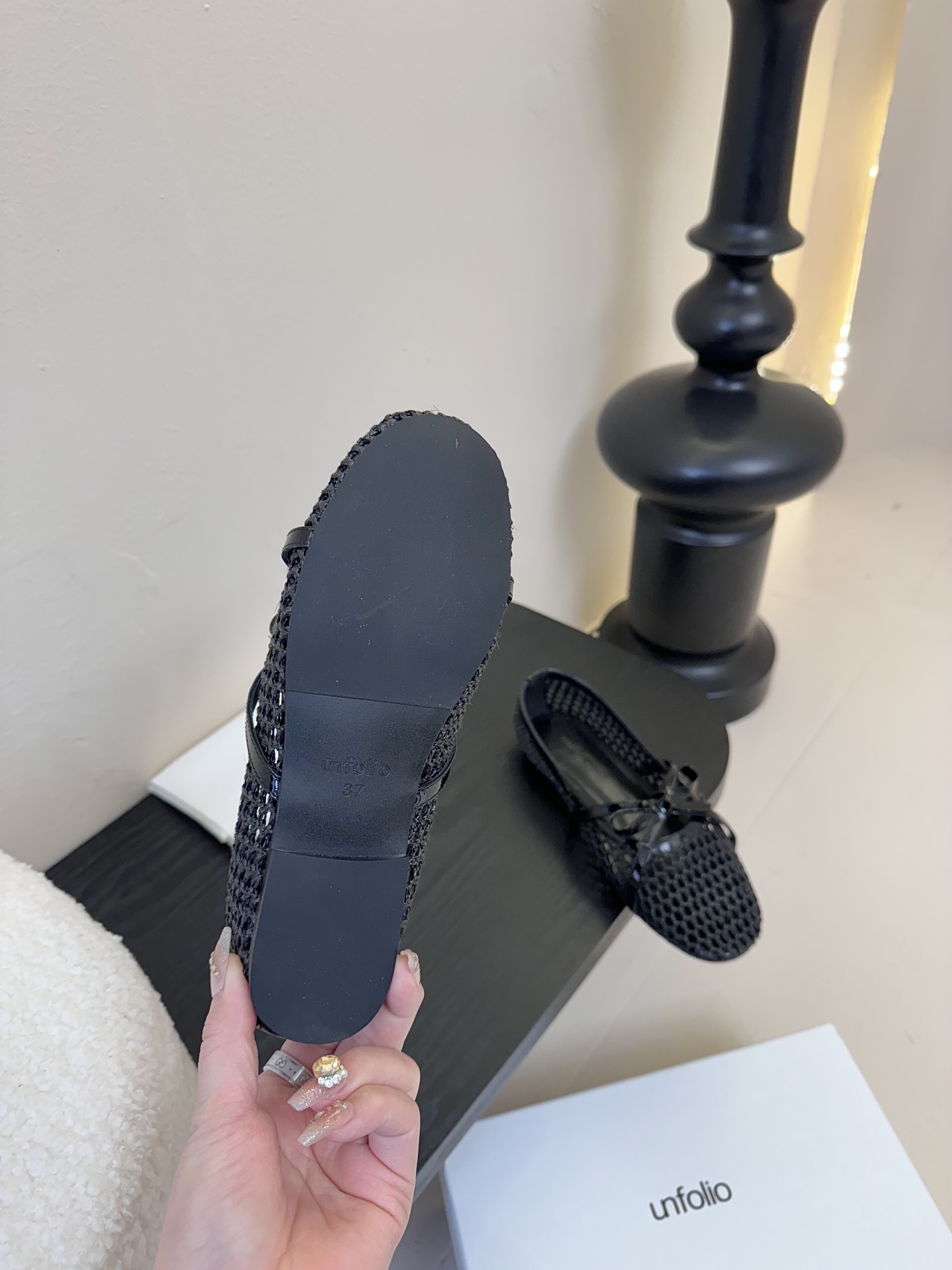 
unfolio 25ss春夏新品
镂空蝴蝶结玛丽珍鞋
度假风 老钱风满满～
质感 款式 舒适度都没得说