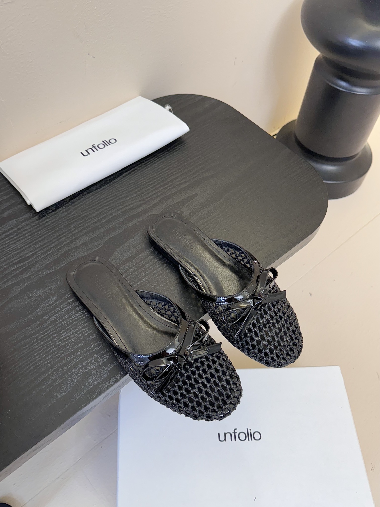 半托
unfolio 25ss春夏新品
镂空蝴蝶结玛丽珍鞋
度假风 老钱风满满～
质感 款式 舒适度都没