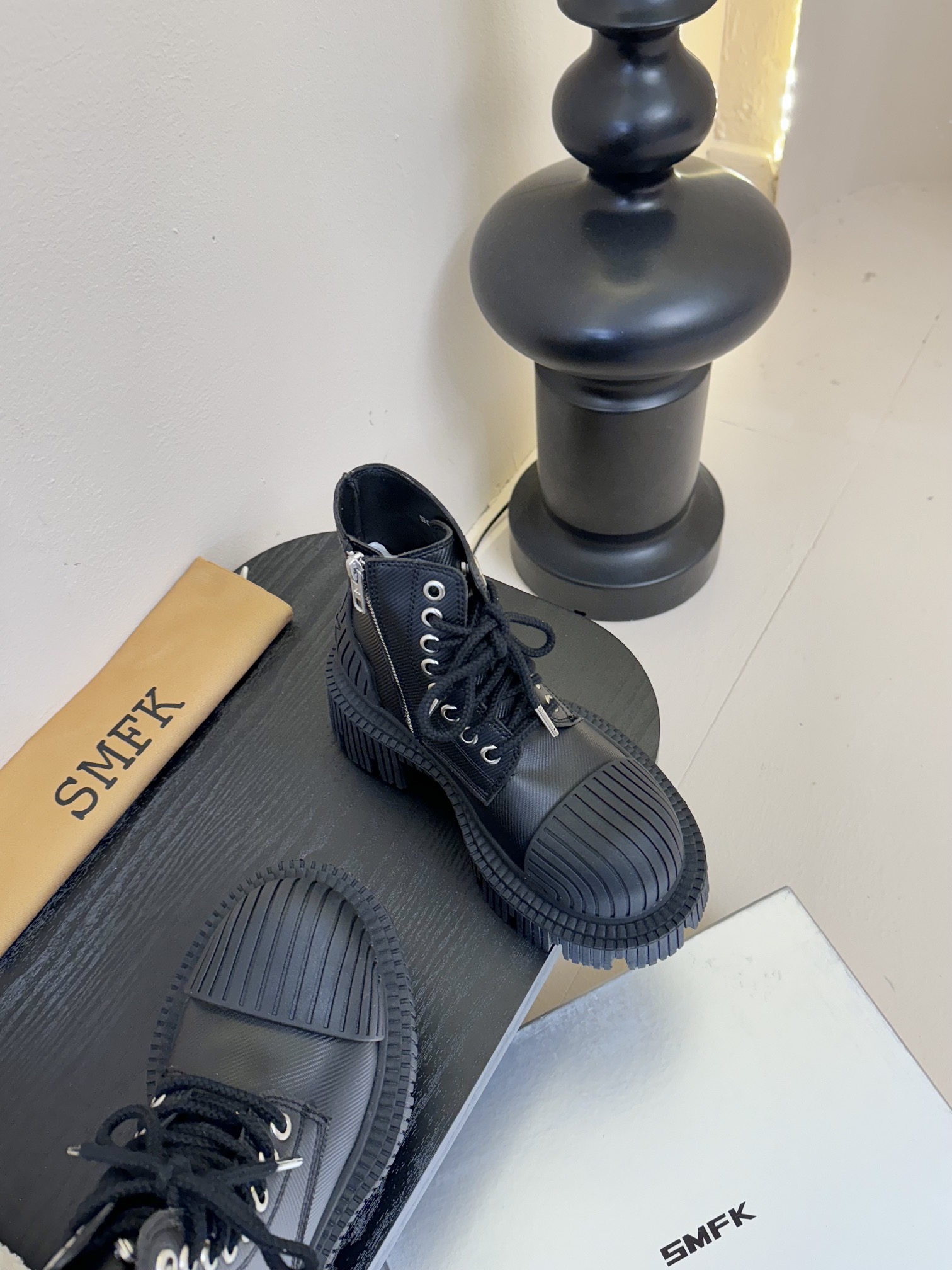 
SMFK 25ss 最新 四季马丁 新款马丁靴

卖疯了 宝子们！吴宣仪同款最近非常门 爆真的是很耐看