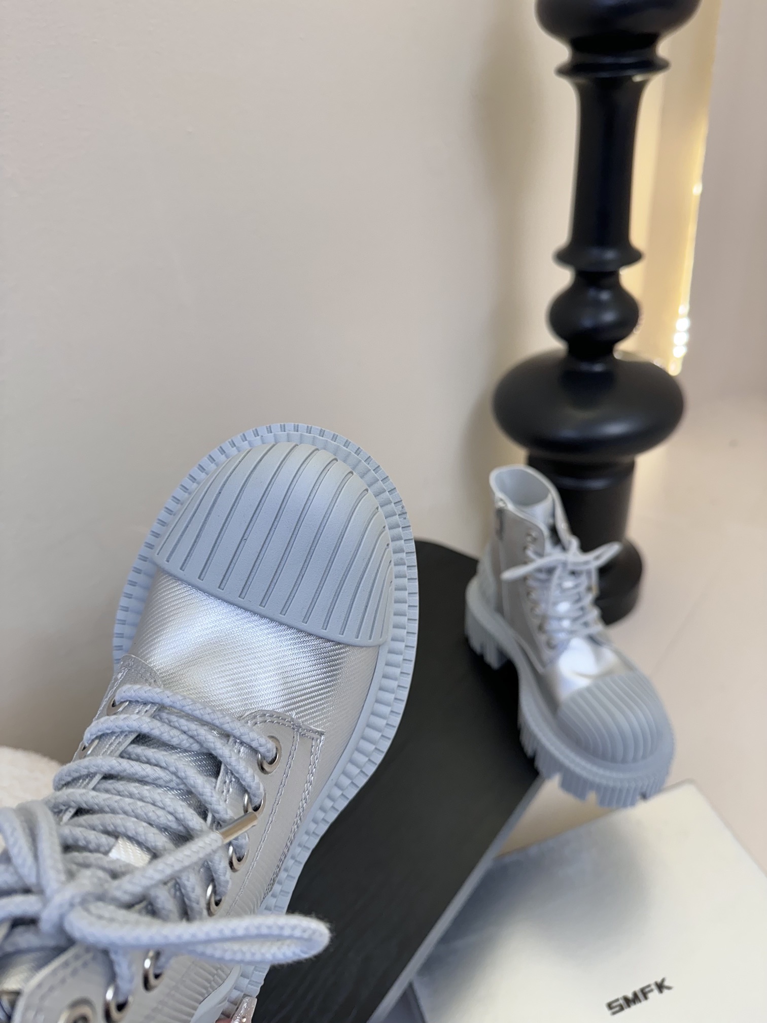 
SMFK 25ss 最新 四季马丁 新款马丁靴

卖疯了 宝子们！吴宣仪同款最近非常门 爆真的是很耐看