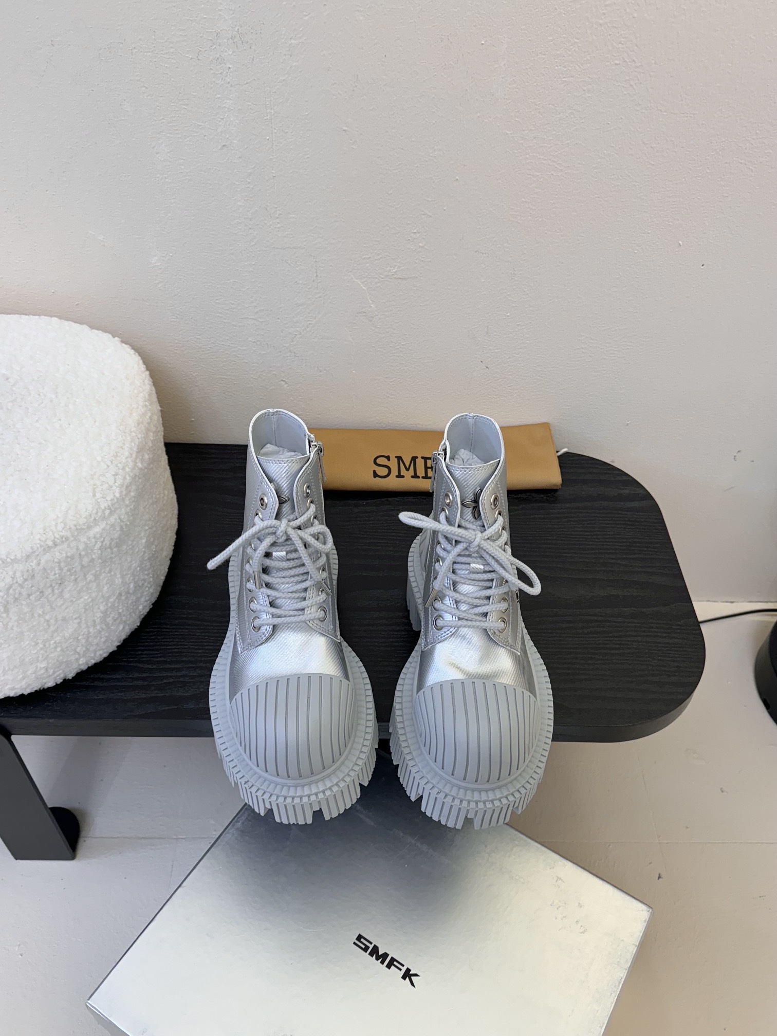 
SMFK 25ss 最新 四季马丁 新款马丁靴

卖疯了 宝子们！吴宣仪同款最近非常门 爆真的是很耐看