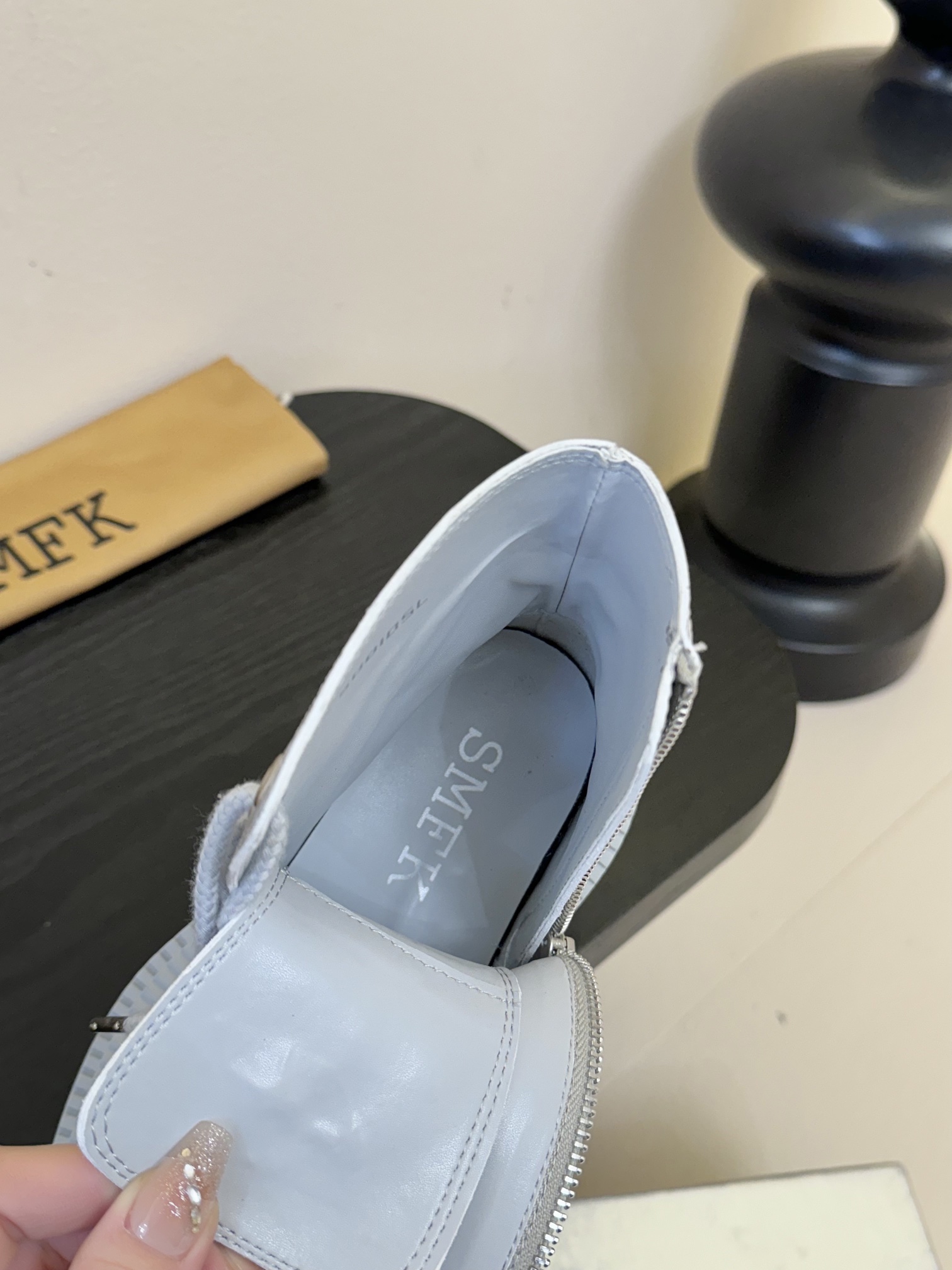 
SMFK 25ss 最新 四季马丁 新款马丁靴

卖疯了 宝子们！吴宣仪同款最近非常门 爆真的是很耐看