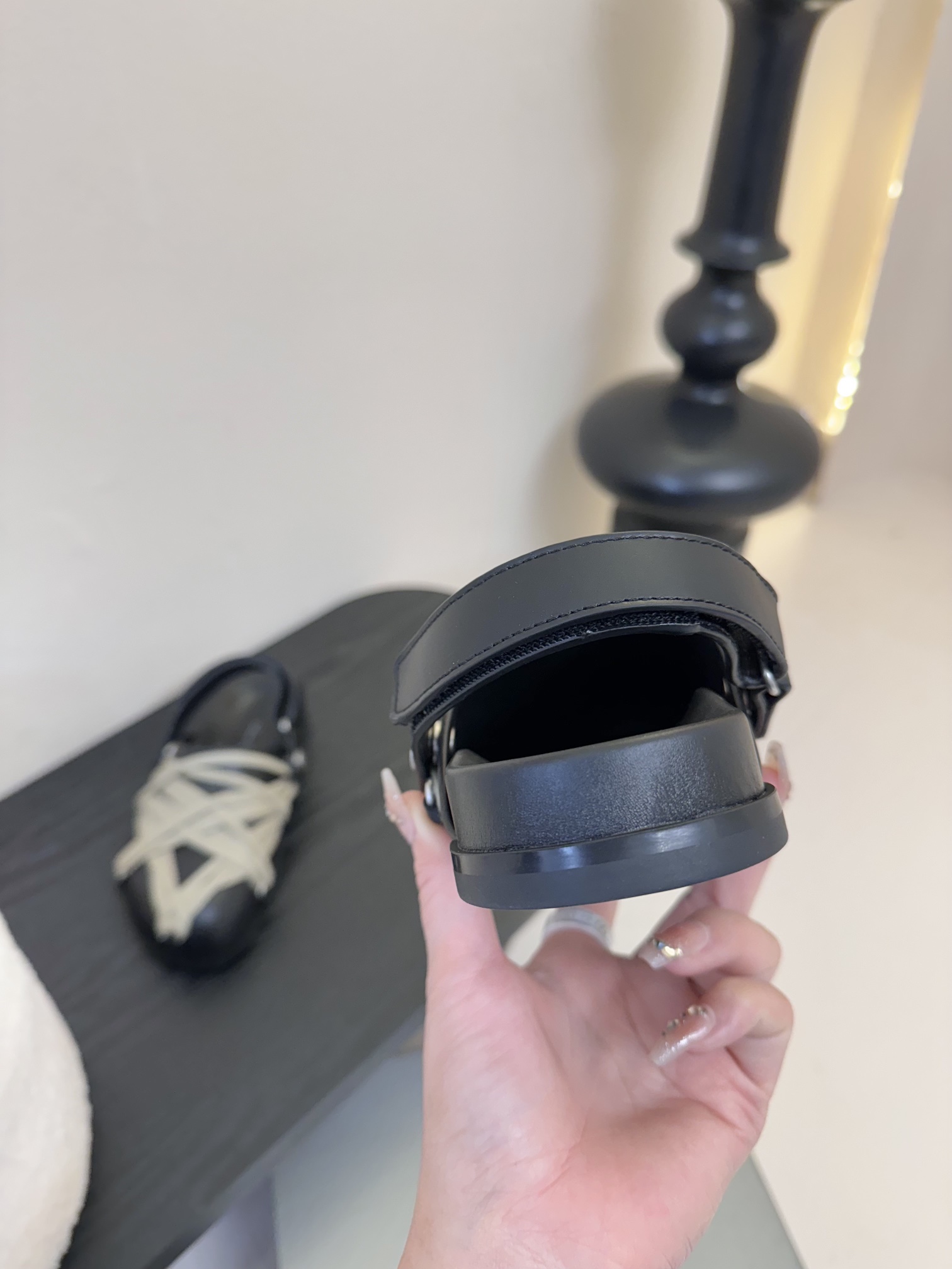 
Rick Owens25ss情侣款弧形勃肯半拖系列
Megalace mule granola
暗黑先