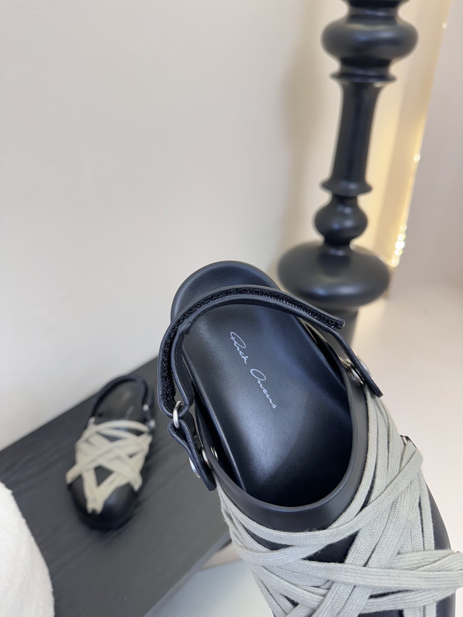 
Rick Owens25ss情侣款弧形勃肯半拖系列
Megalace mule granola
暗黑先