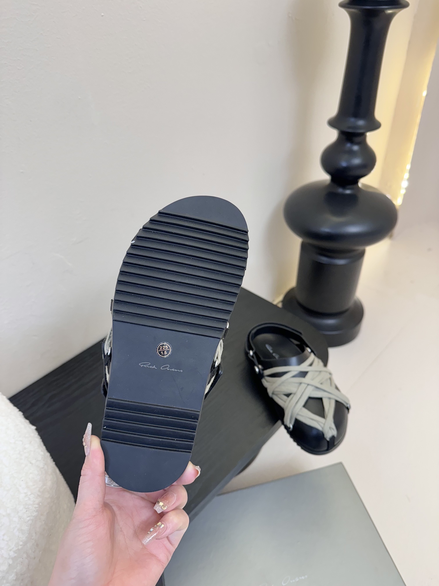 
Rick Owens25ss情侣款弧形勃肯半拖系列
Megalace mule granola
暗黑先
