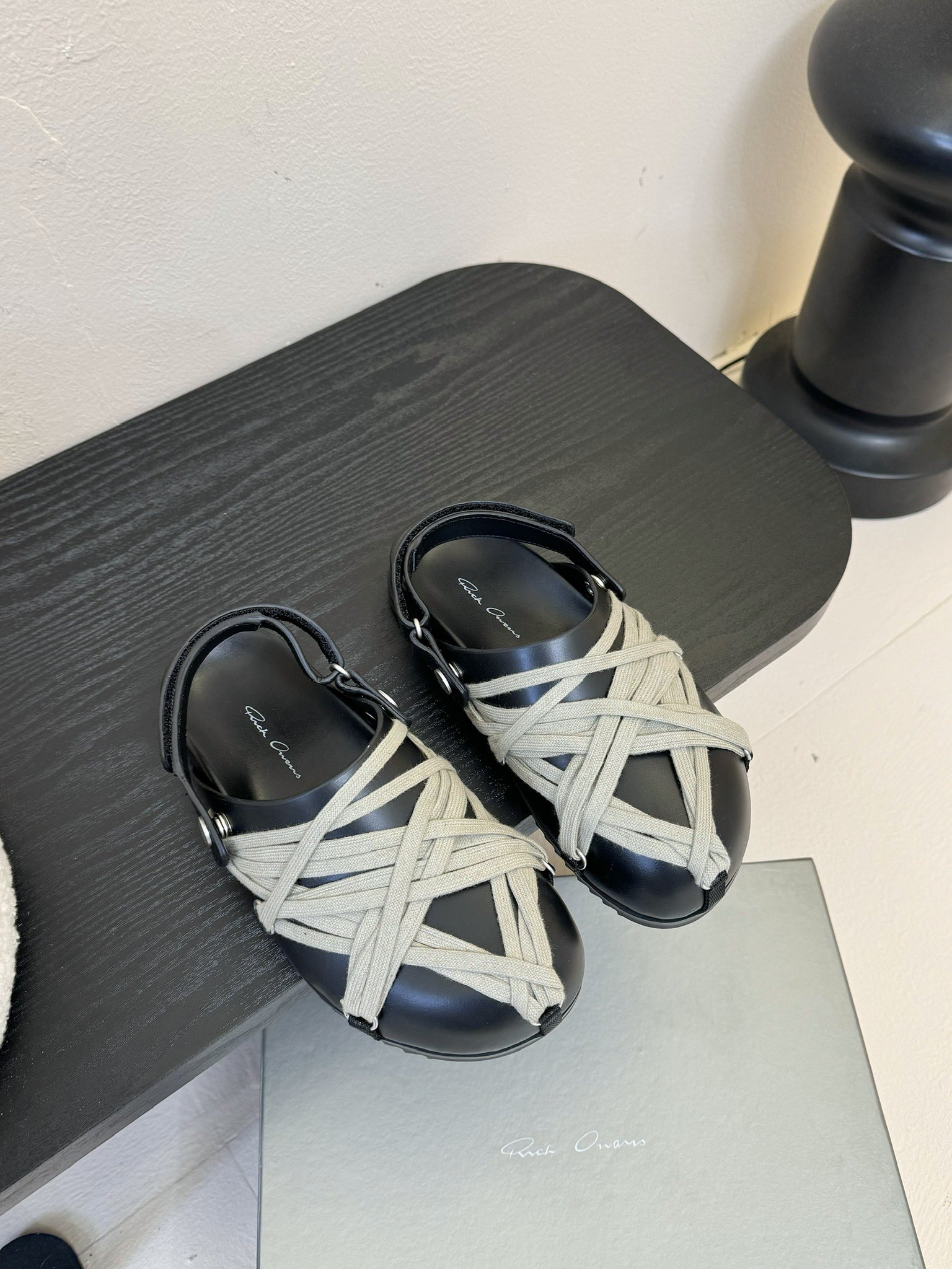 
Rick Owens25ss情侣款弧形勃肯半拖系列
Megalace mule granola
暗黑先