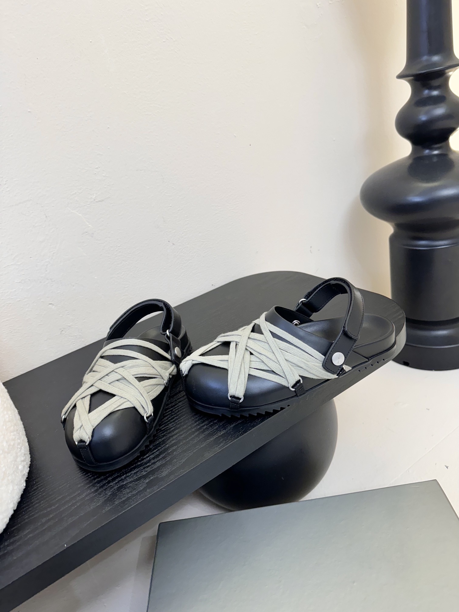
Rick Owens25ss情侣款弧形勃肯半拖系列
Megalace mule granola
暗黑先