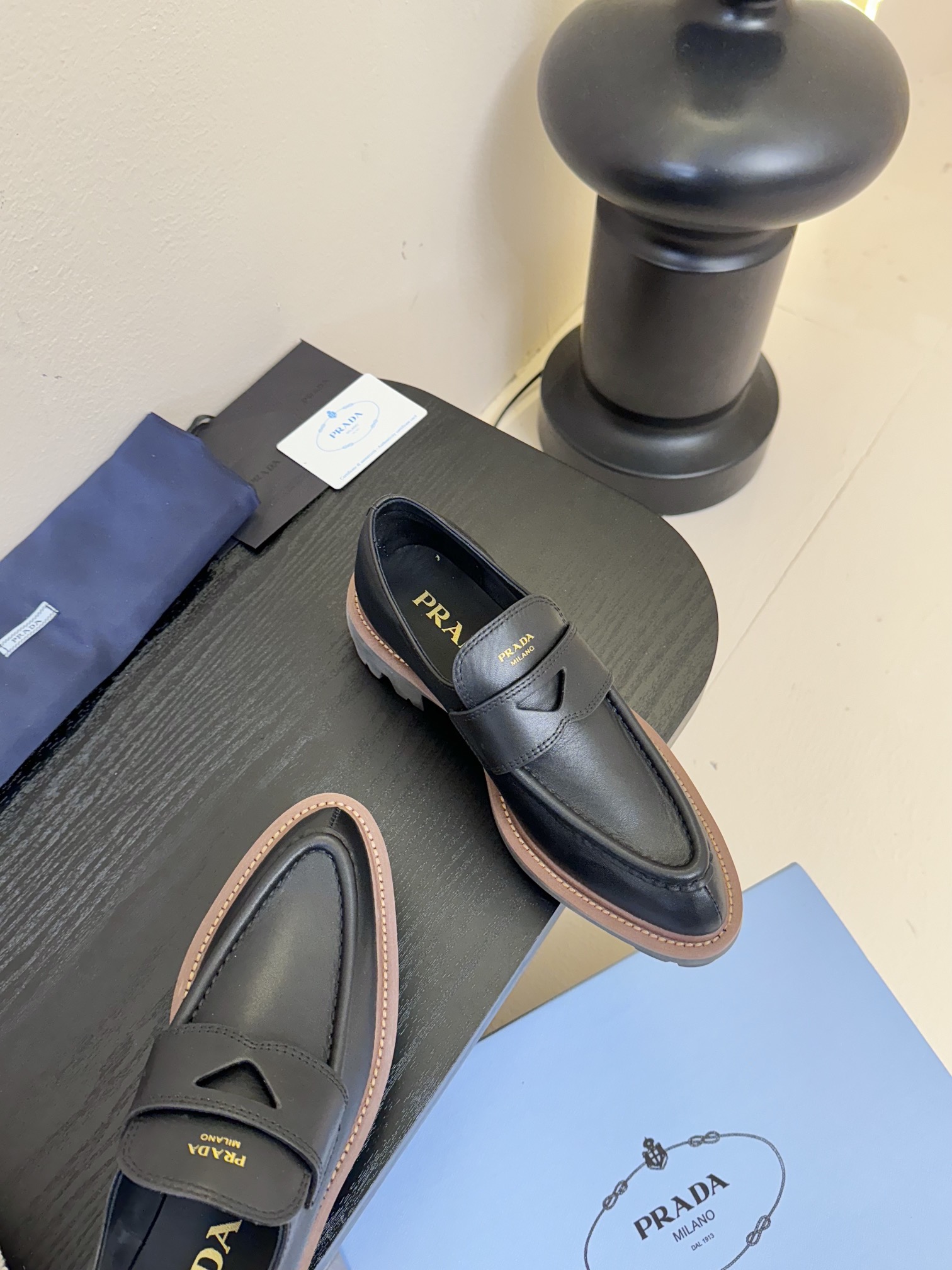 
Prad* 25ss 普拉达走秀款复古流苏半拖鞋单鞋爆款！走秀款 复古感时髦满满  随意百搭 时尚休闲