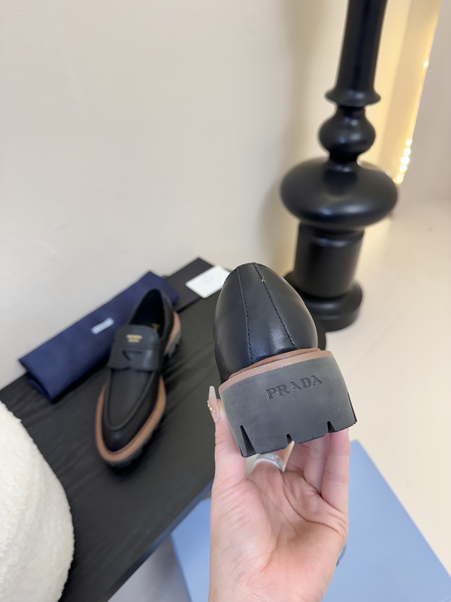 
Prad* 25ss 普拉达走秀款复古流苏半拖鞋单鞋爆款！走秀款 复古感时髦满满  随意百搭 时尚休闲