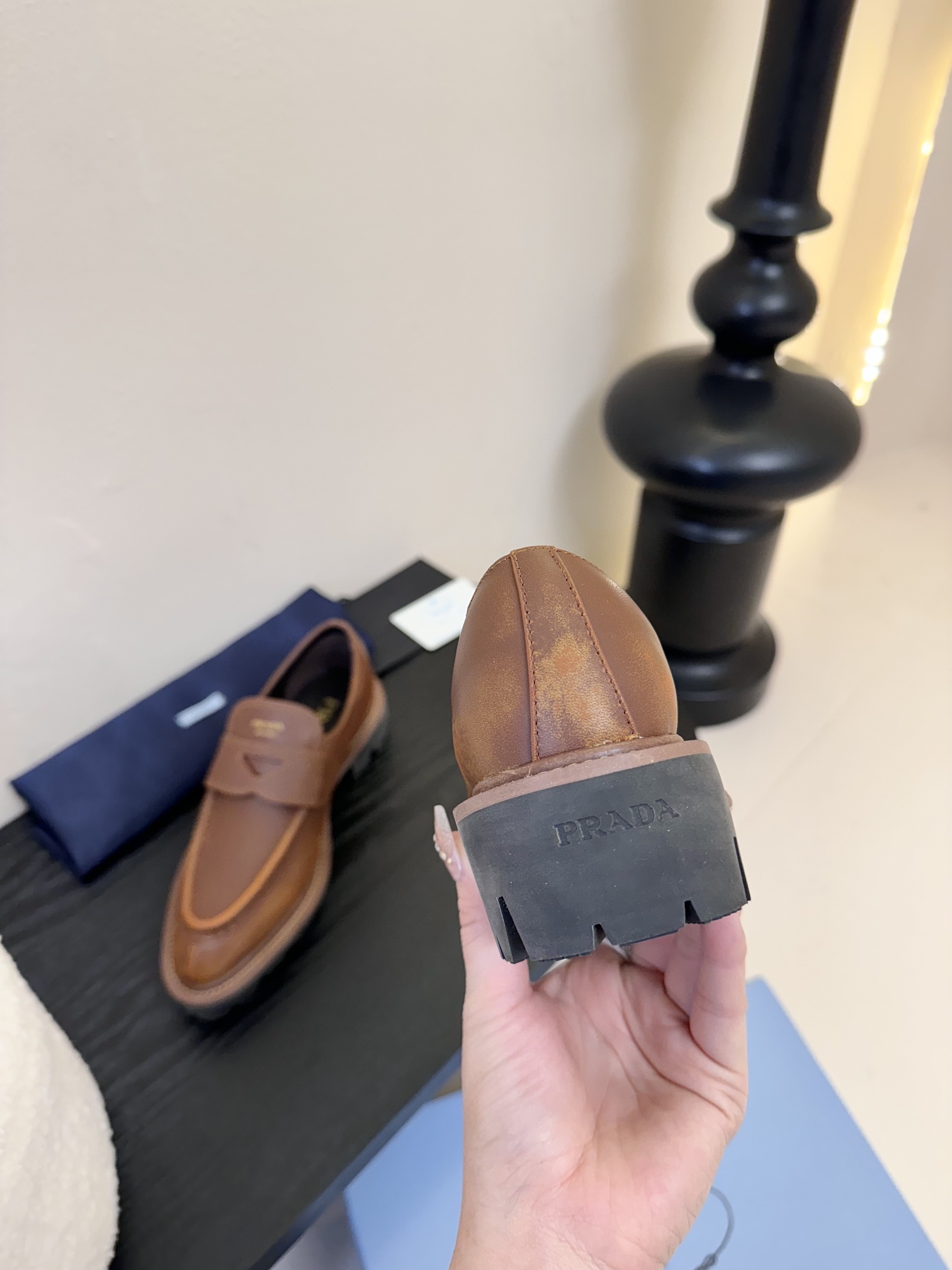 
Prad* 25ss 普拉达走秀款复古流苏半拖鞋单鞋爆款！走秀款 复古感时髦满满  随意百搭 时尚休闲