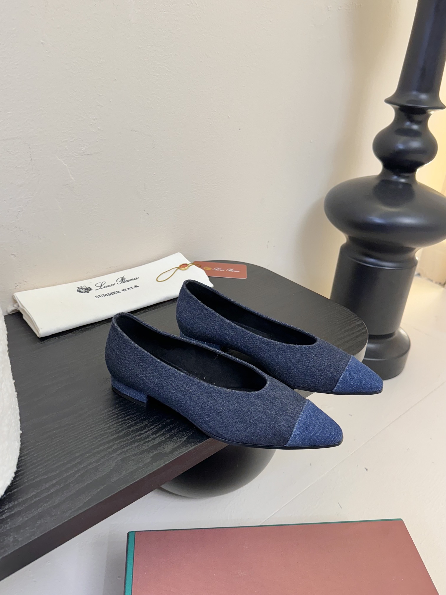 【Loro Piana】拼色单鞋。极简主义风格。属于非常耐看的款式！高级百搭之王。鞋面牛皮。进口真皮大底