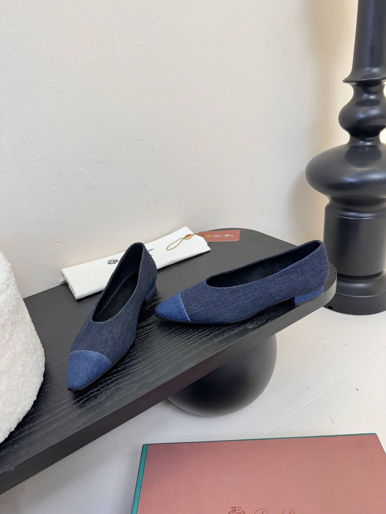 【Loro Piana】拼色单鞋。极简主义风格。属于非常耐看的款式！高级百搭之王。鞋面牛皮。进口真皮大底