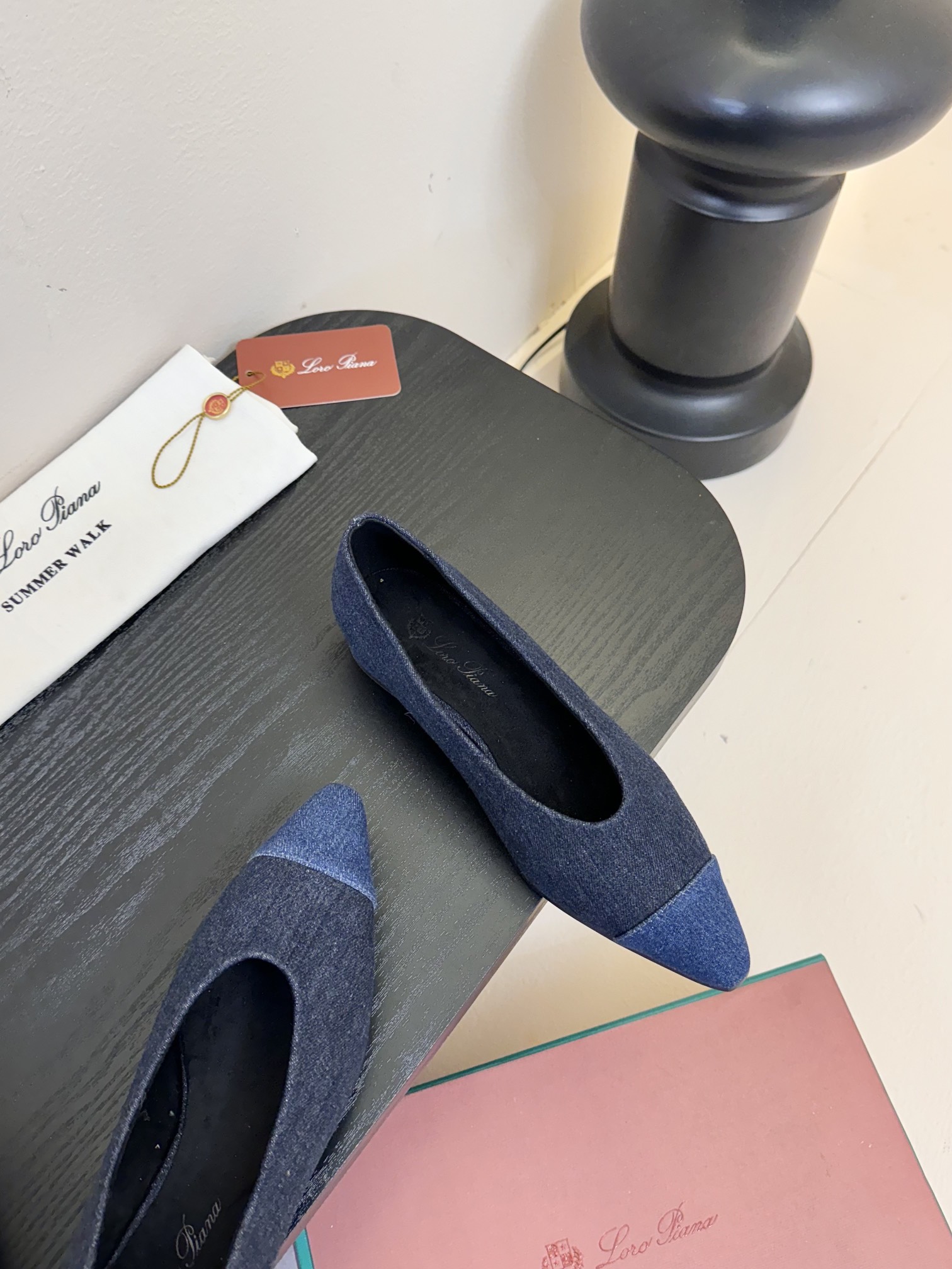 【Loro Piana】拼色单鞋。极简主义风格。属于非常耐看的款式！高级百搭之王。鞋面牛皮。进口真皮大底