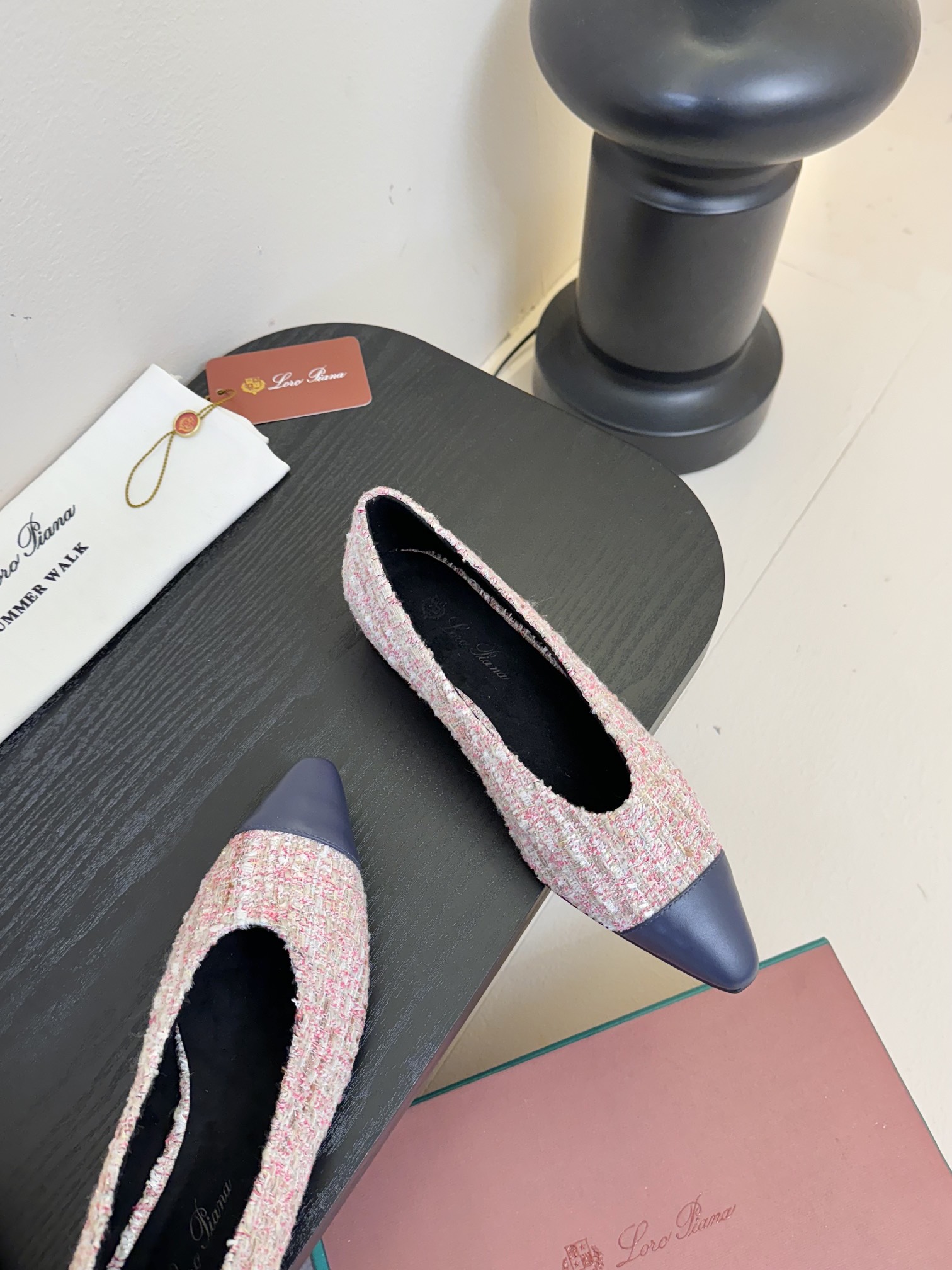 【Loro Piana】拼色单鞋。极简主义风格。属于非常耐看的款式！高级百搭之王。鞋面牛皮。进口真皮大底
