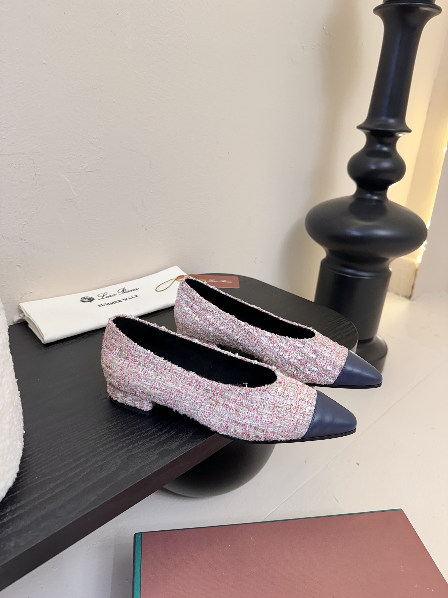 【Loro Piana】拼色单鞋。极简主义风格。属于非常耐看的款式！高级百搭之王。鞋面牛皮。进口真皮大底