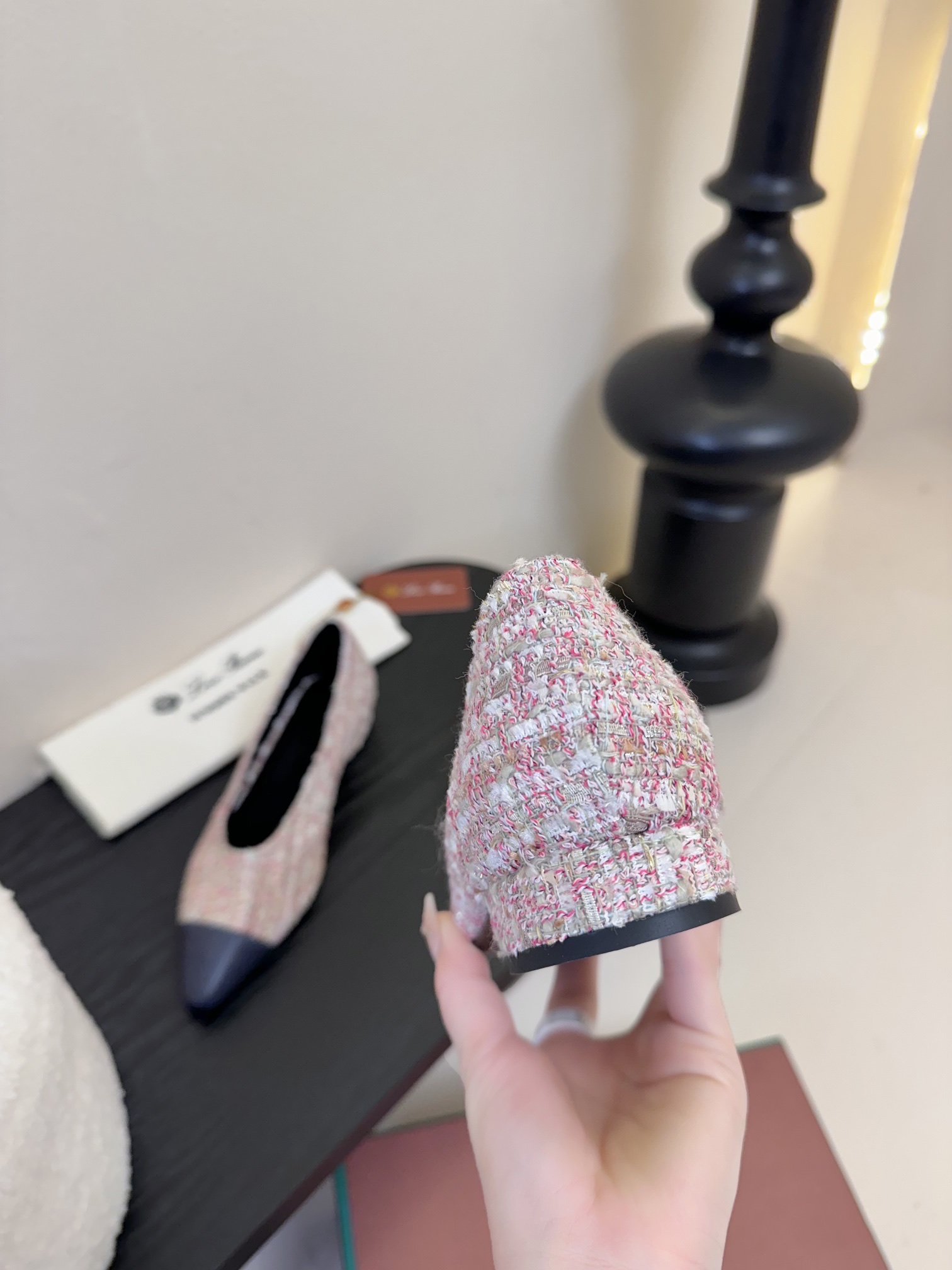 【Loro Piana】拼色单鞋。极简主义风格。属于非常耐看的款式！高级百搭之王。鞋面牛皮。进口真皮大底