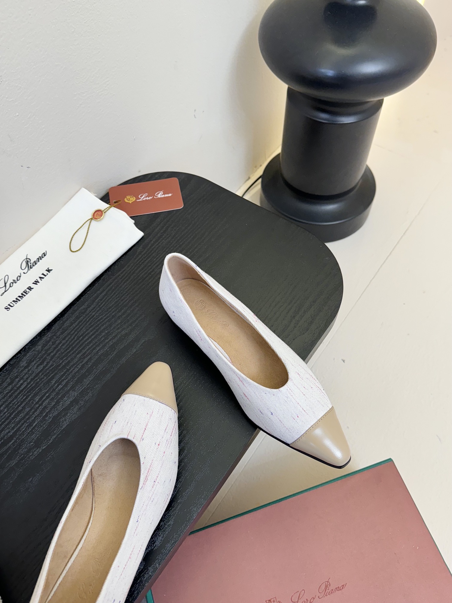 【Loro Piana】拼色单鞋。极简主义风格。属于非常耐看的款式！高级百搭之王。鞋面牛皮。进口真皮大底