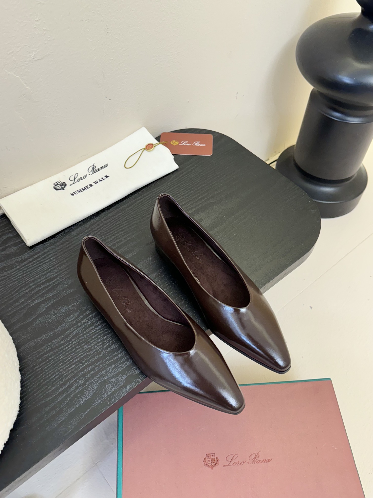 【Loro Piana】拼色单鞋。极简主义风格。属于非常耐看的款式！高级百搭之王。鞋面牛皮。进口真皮大底