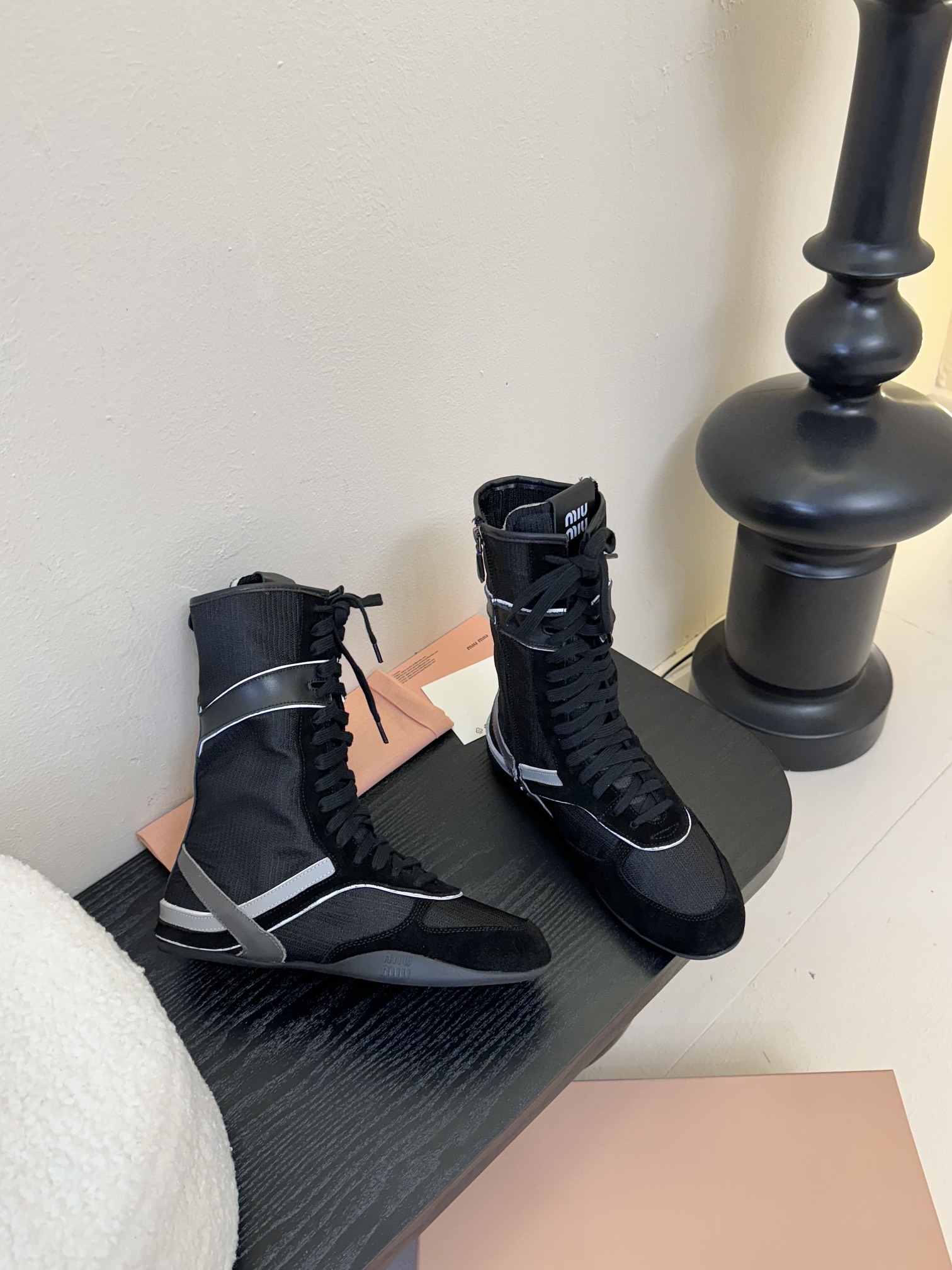长靴
短靴
Miu Mi* 𝟐𝟓𝐀𝐖新款短靴

代购级别  我是细节控 面料对版zp单薄清透   区别于