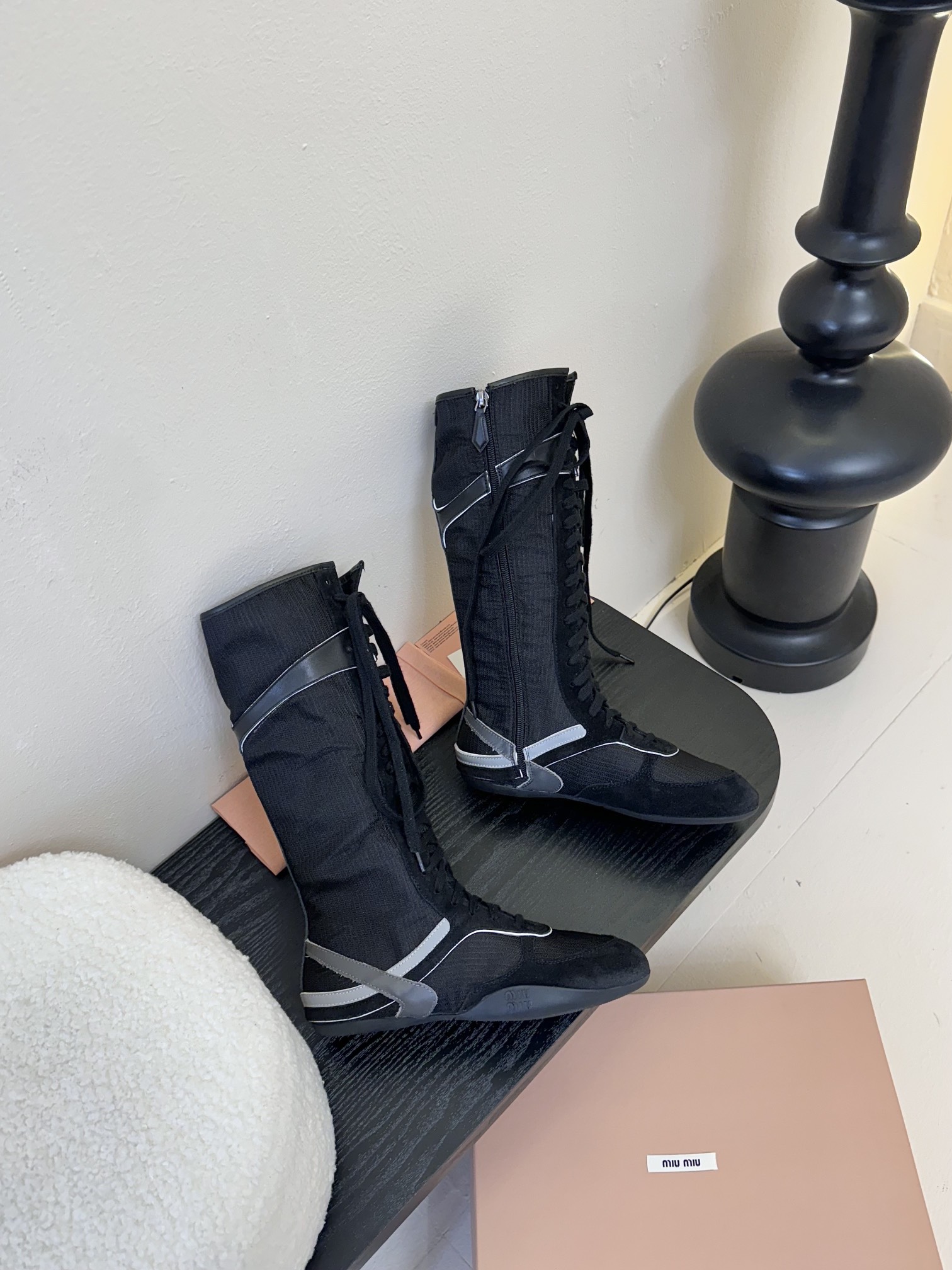 长靴
短靴
Miu Mi* 𝟐𝟓𝐀𝐖新款短靴

代购级别  我是细节控 面料对版zp单薄清透   区别于