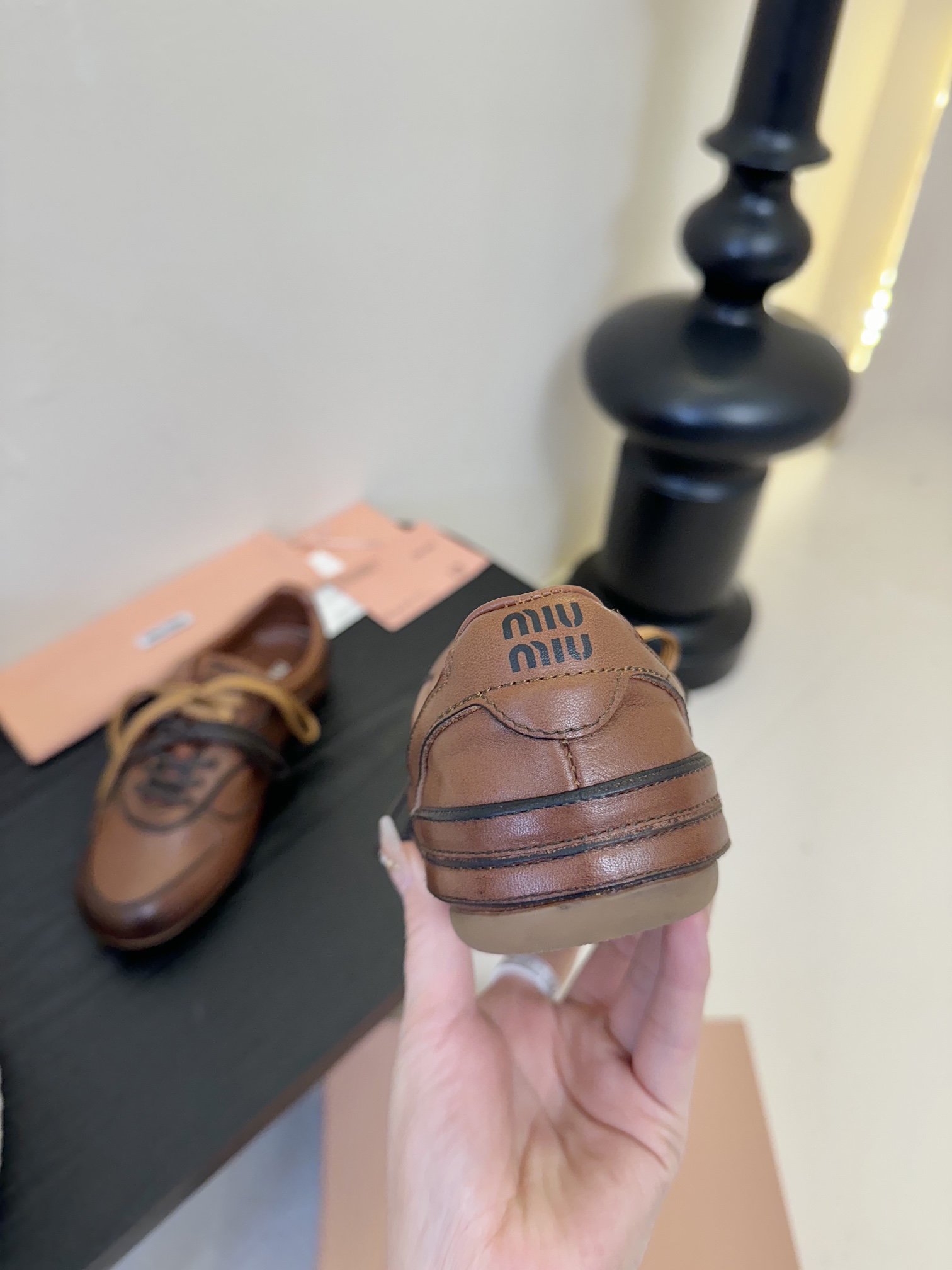 Miu Mi* 𝟐𝟓𝐀𝐖春夏新品
代购级别 我是细节控 面料对版zp单薄清透 区别于市场不对版厚面料 皮