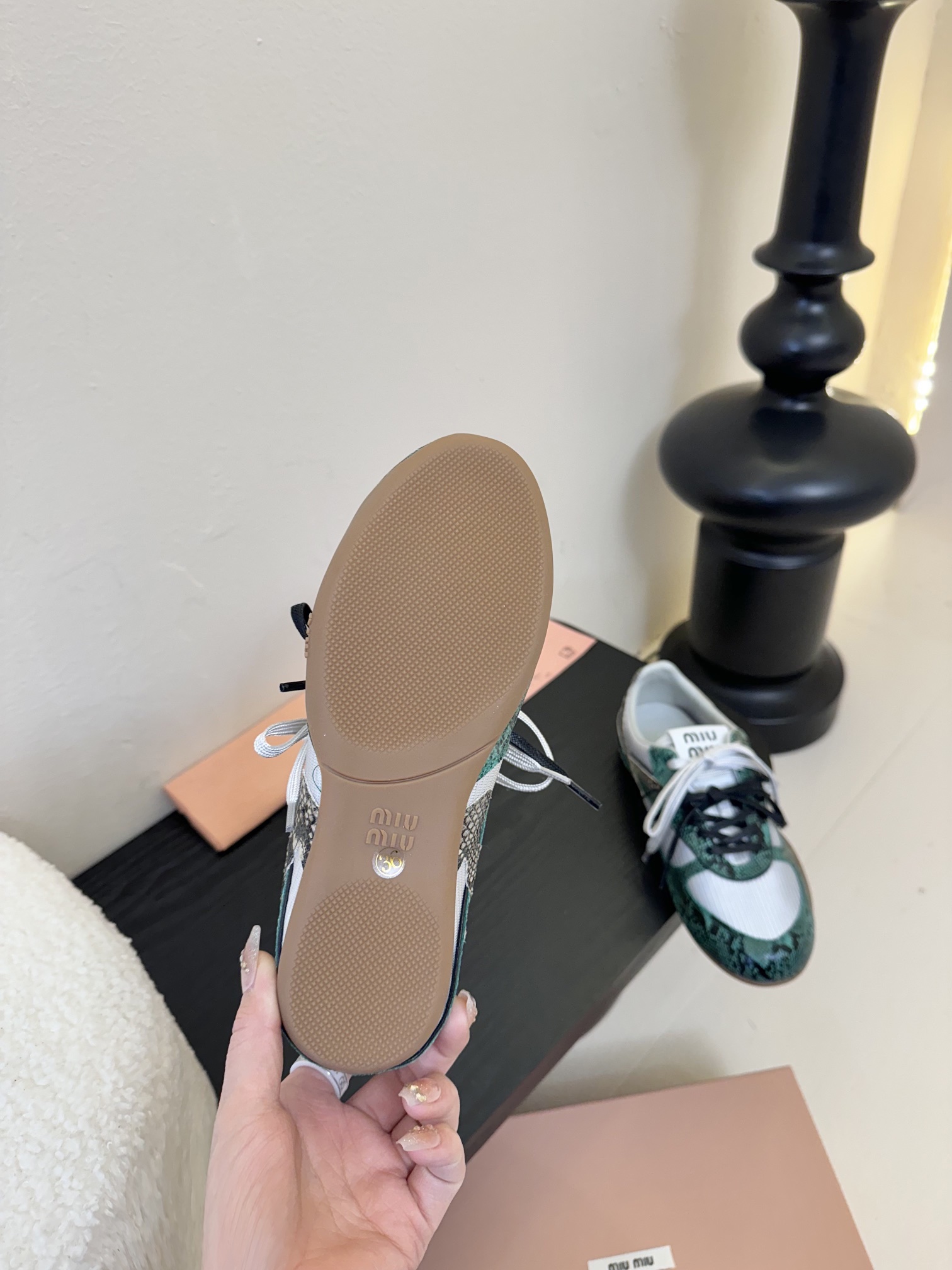 
Miu Mi* 𝟐𝟓𝐀𝐖春夏新品

代购级别  我是细节控 面料对版zp单薄清透   区别于市场不对版