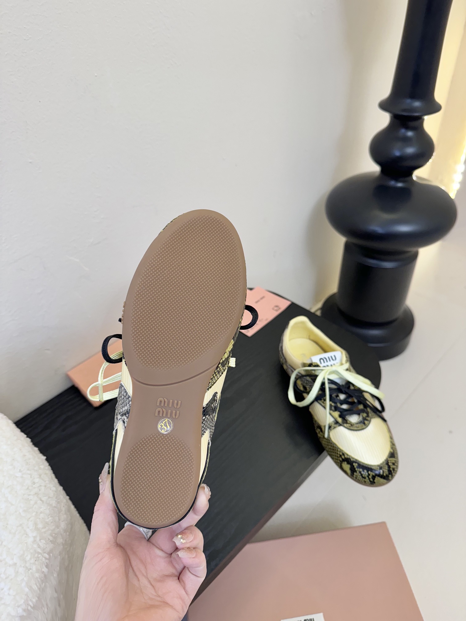 
Miu Mi* 𝟐𝟓𝐀𝐖春夏新品

代购级别  我是细节控 面料对版zp单薄清透   区别于市场不对版