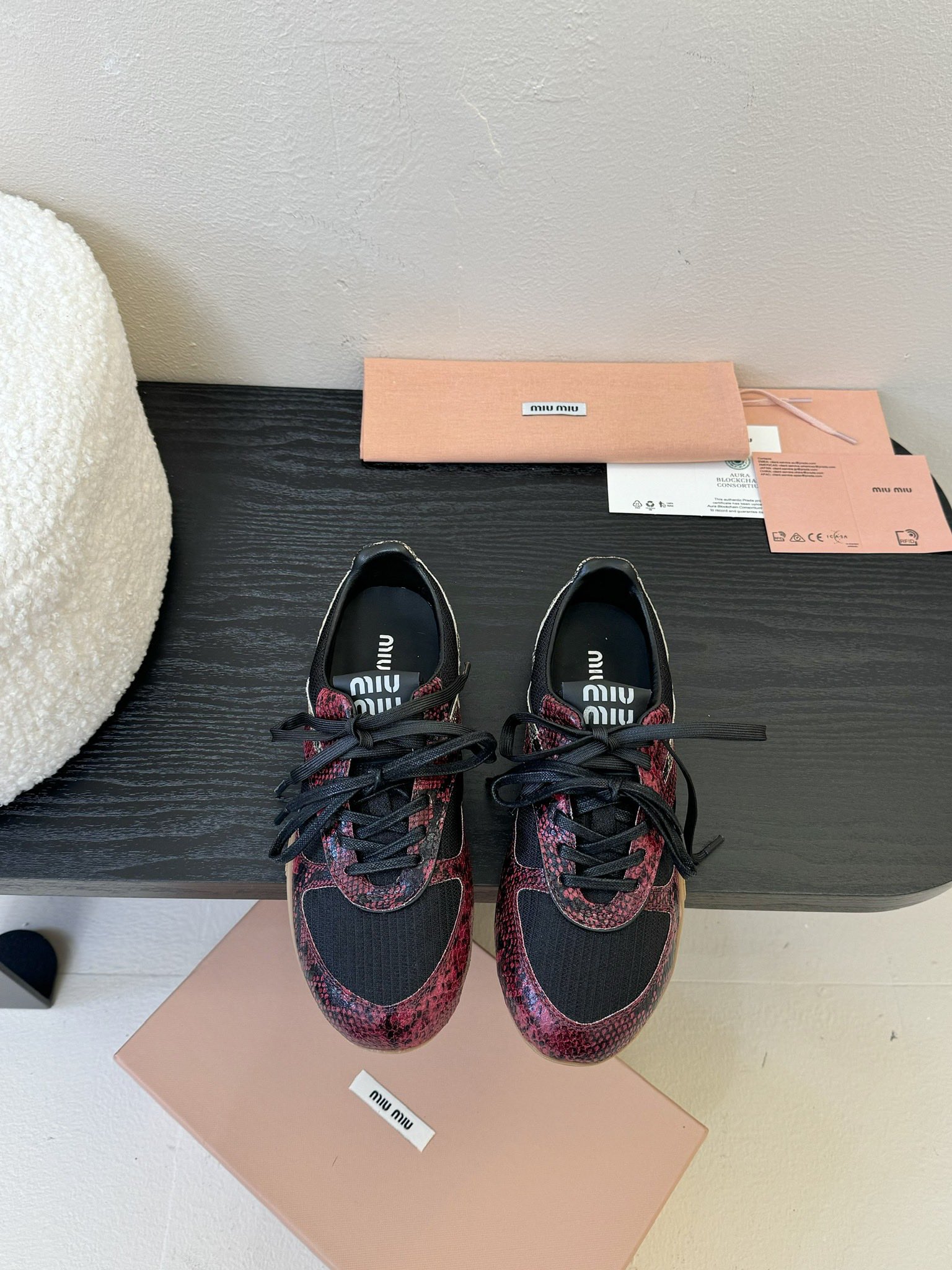 
Miu Mi* 𝟐𝟓𝐀𝐖春夏新品

代购级别  我是细节控 面料对版zp单薄清透   区别于市场不对版