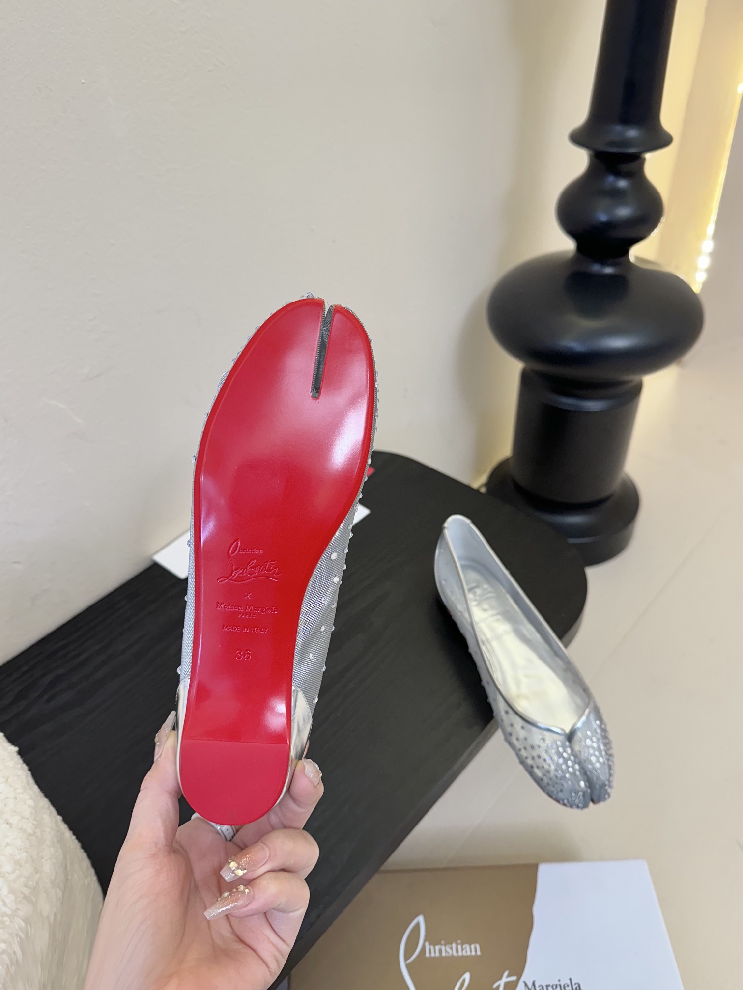 
CL x Maison margiel*  25SS分趾平底单鞋

Maison Margiela 与