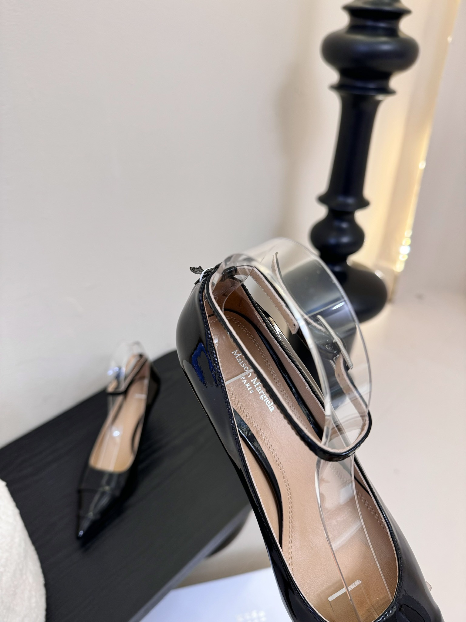
Maisom Margiela  mm6马吉拉经典单鞋

这双热度超高的单品 必须人手一双入手了 不能