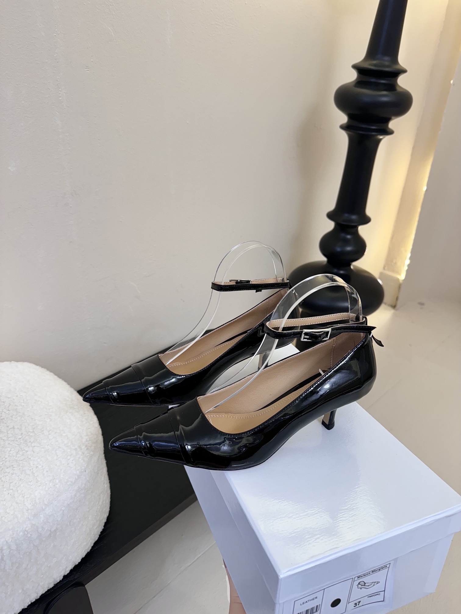 
Maisom Margiela  mm6马吉拉经典单鞋

这双热度超高的单品 必须人手一双入手了 不能